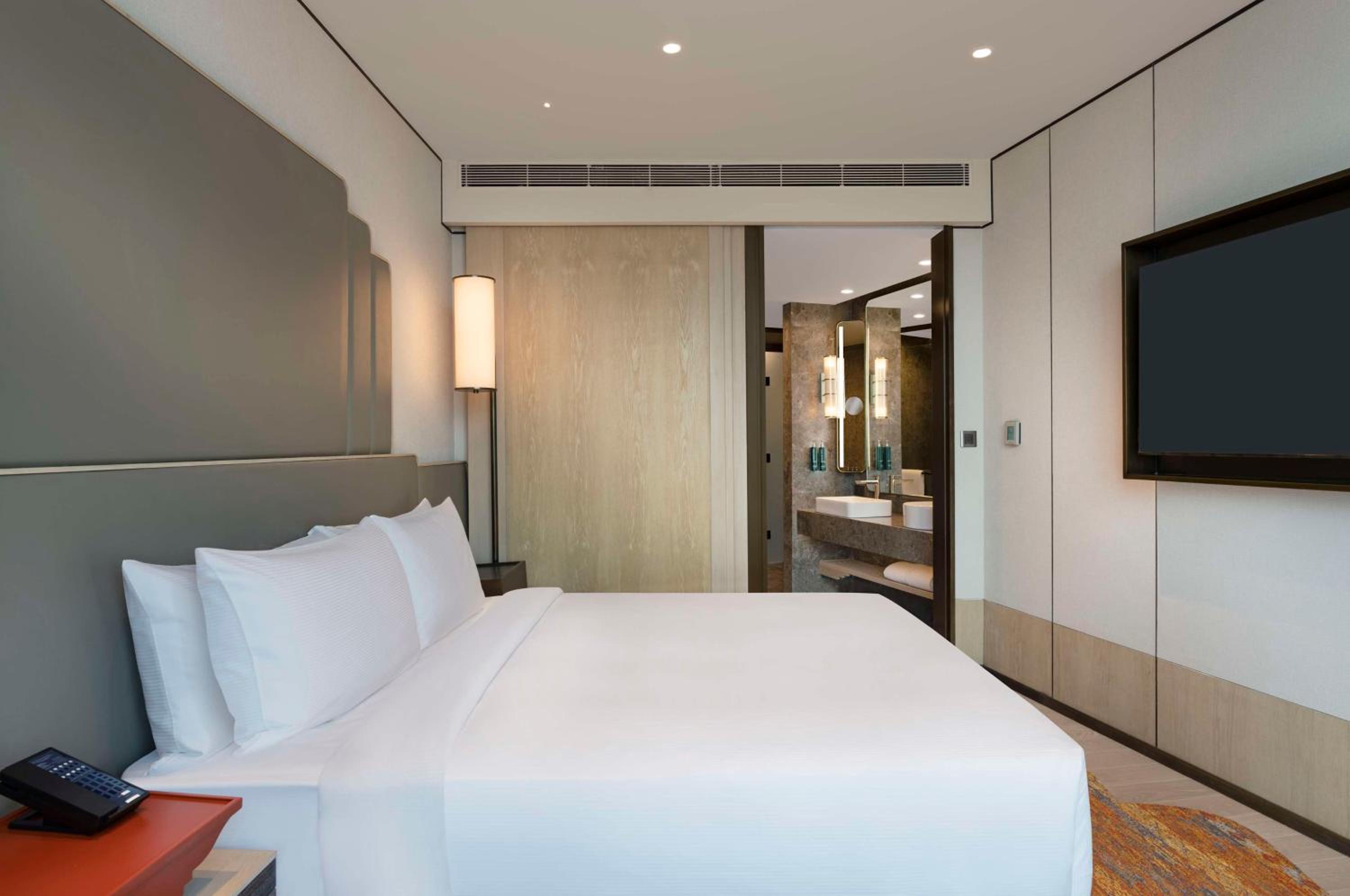 One-Bedroom King Suite