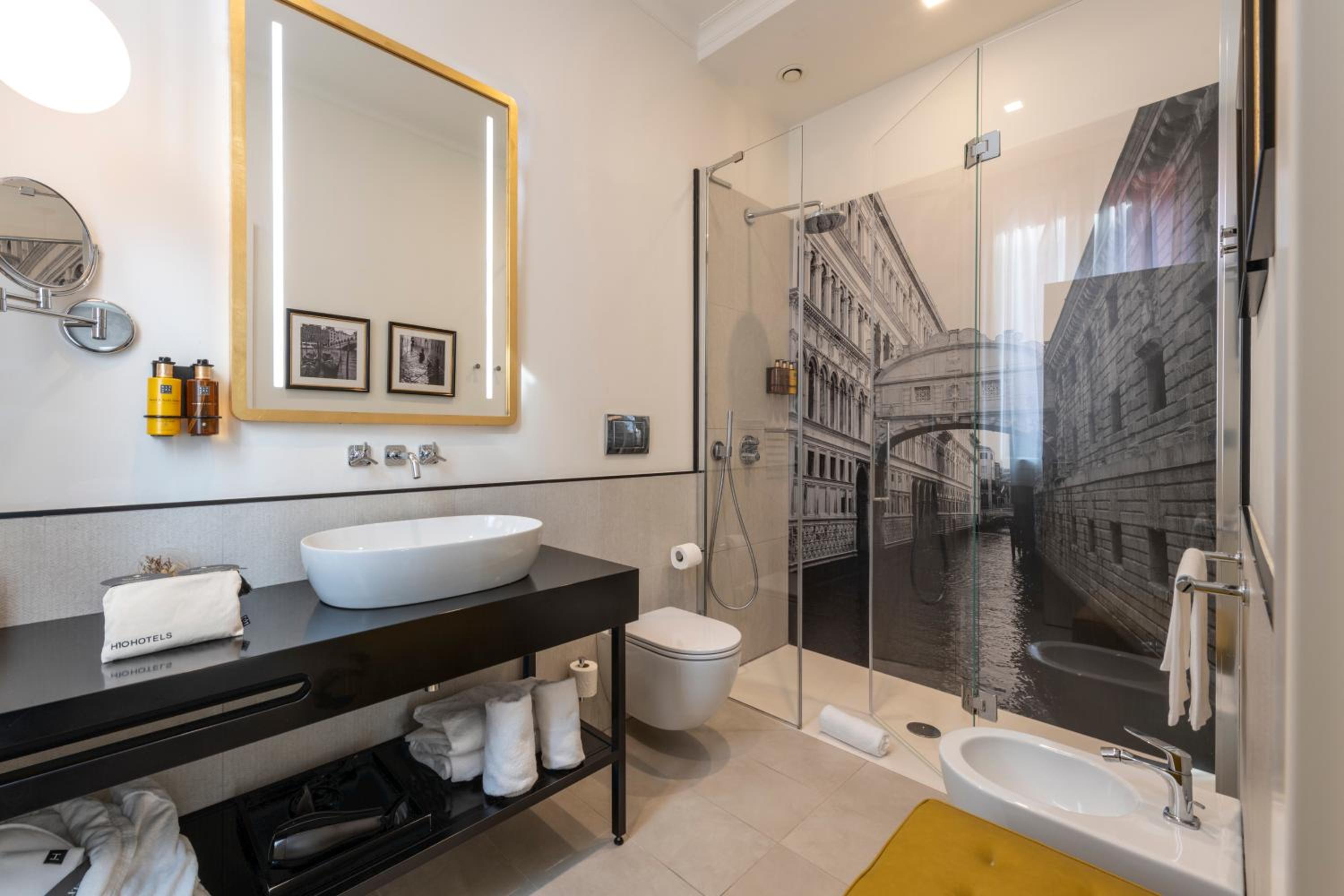 Deluxe Double Room with partial Canal View