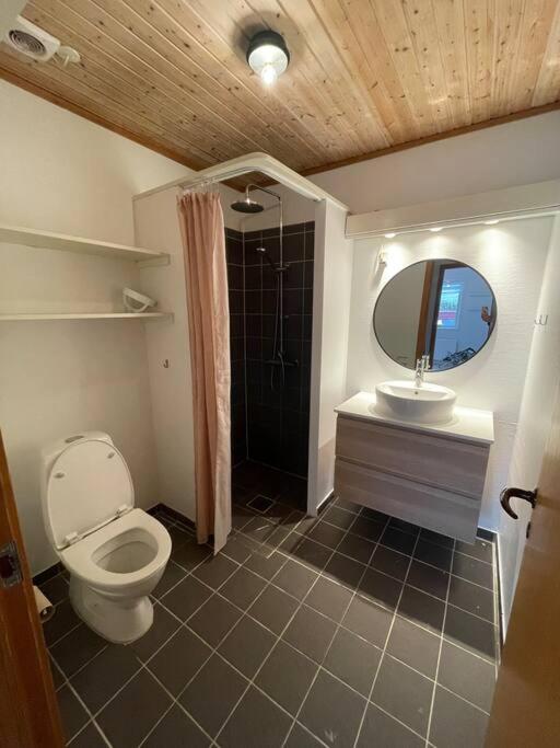 Two-Bedroom Apartment With Mountain View photo 2