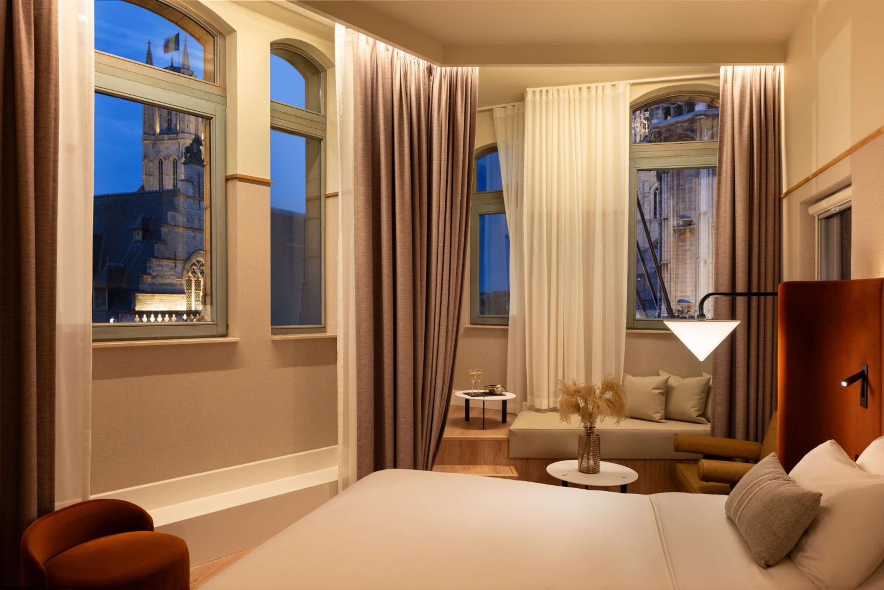 Junior Suite with View and Extra Bed (2 Adults + 1 Child) thumbnail 5