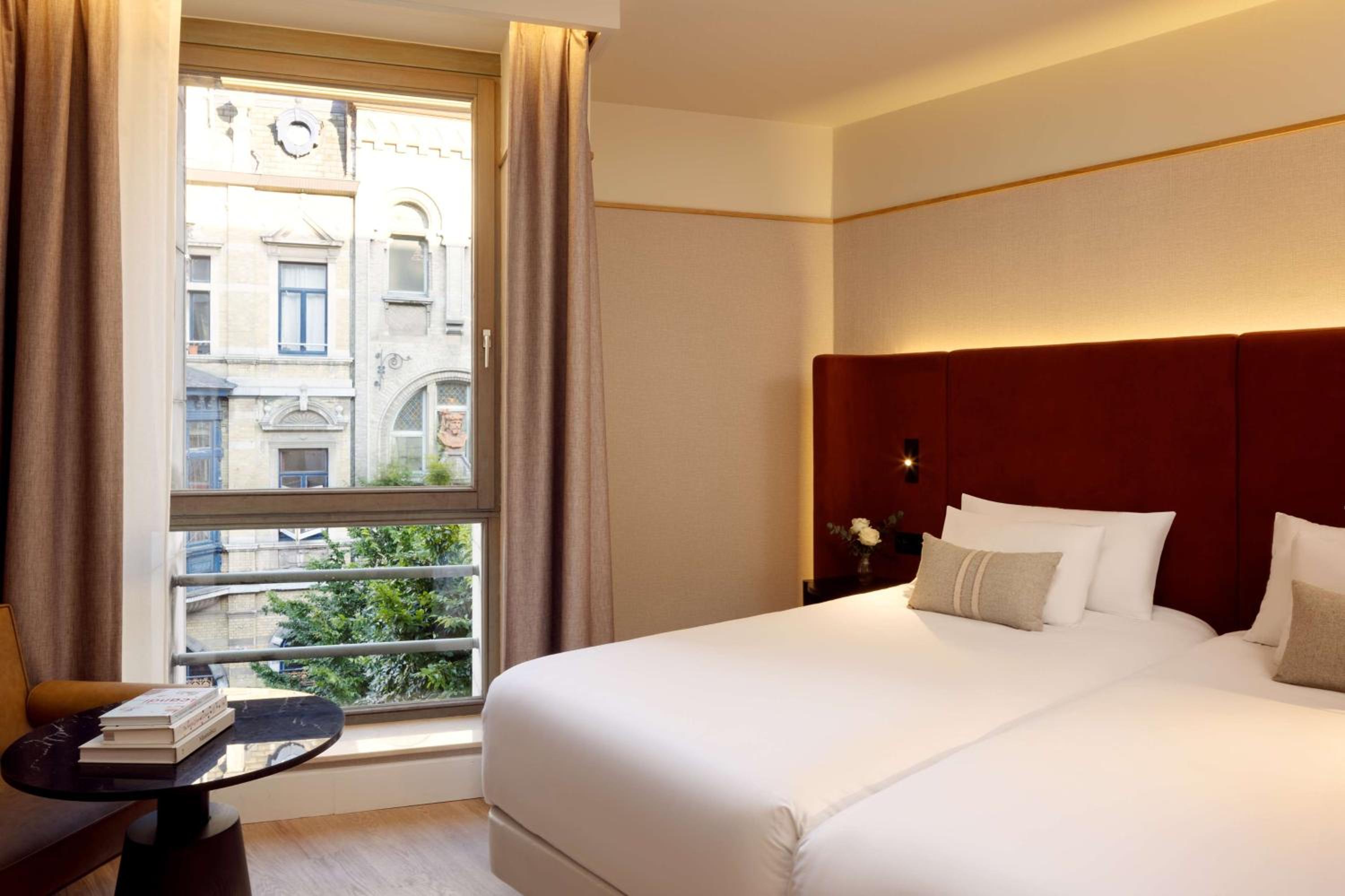 Superior Room with View - Photo 7