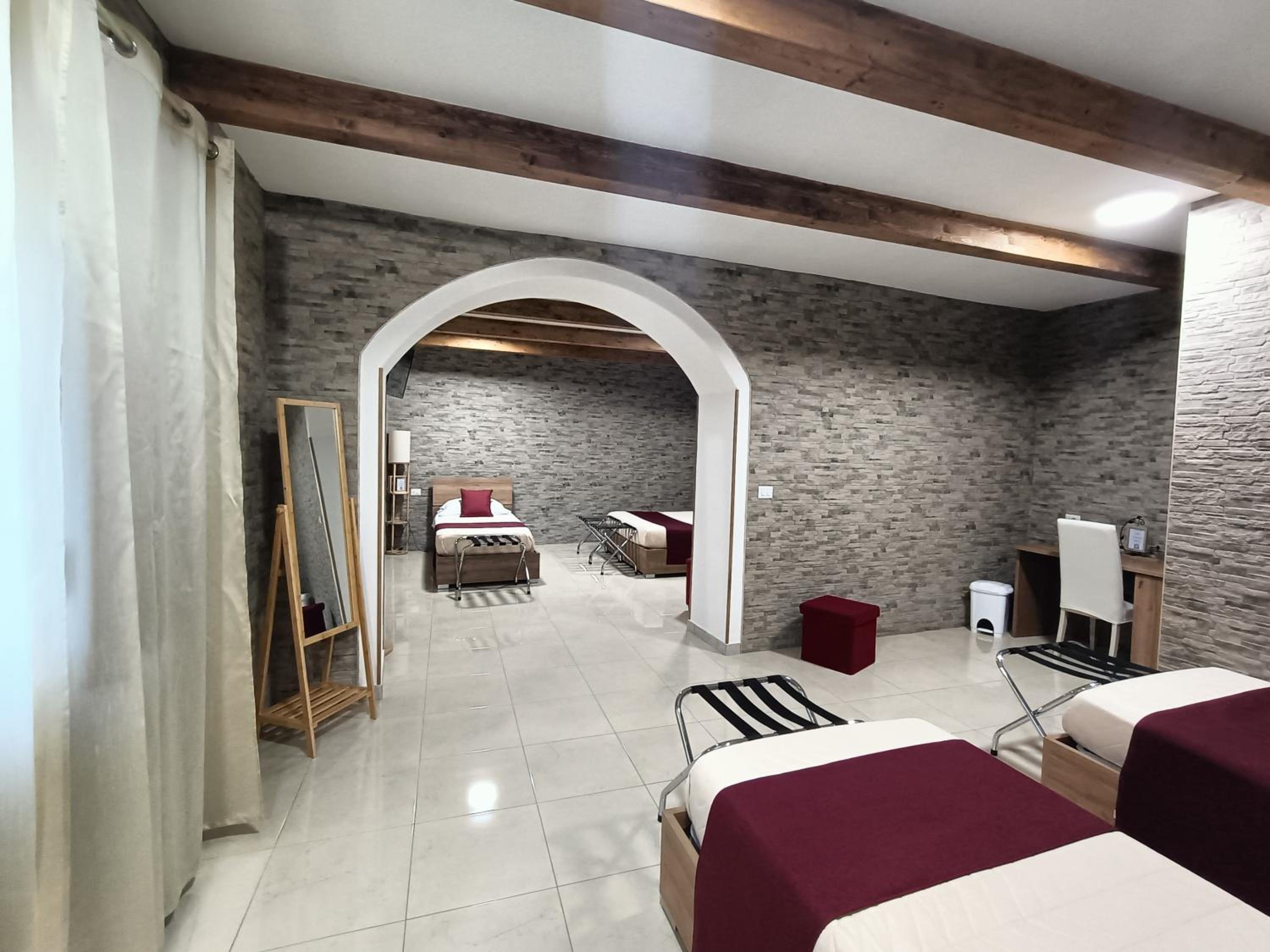 Deluxe Family Room - Photo 2