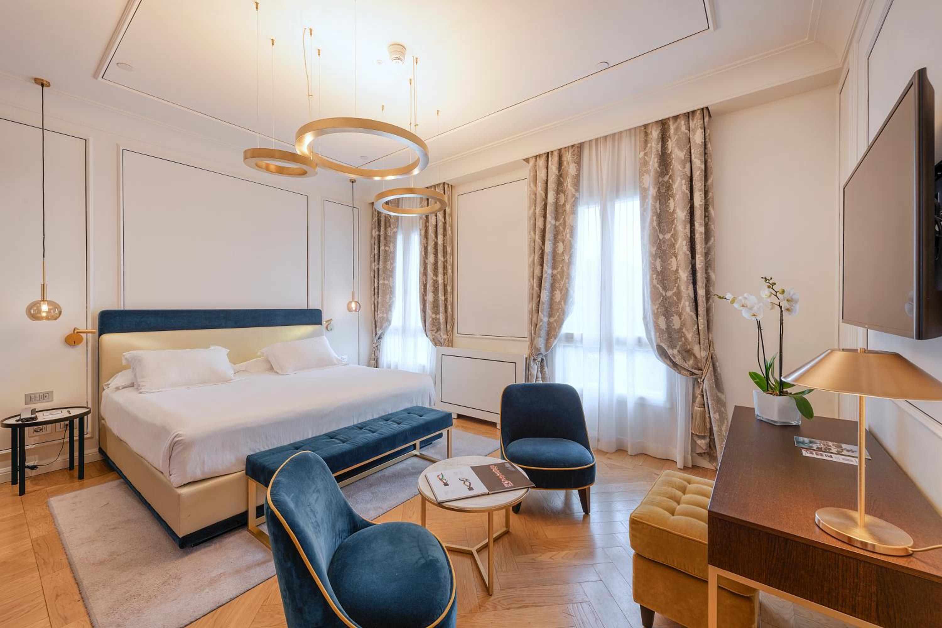 Suite with Canal View