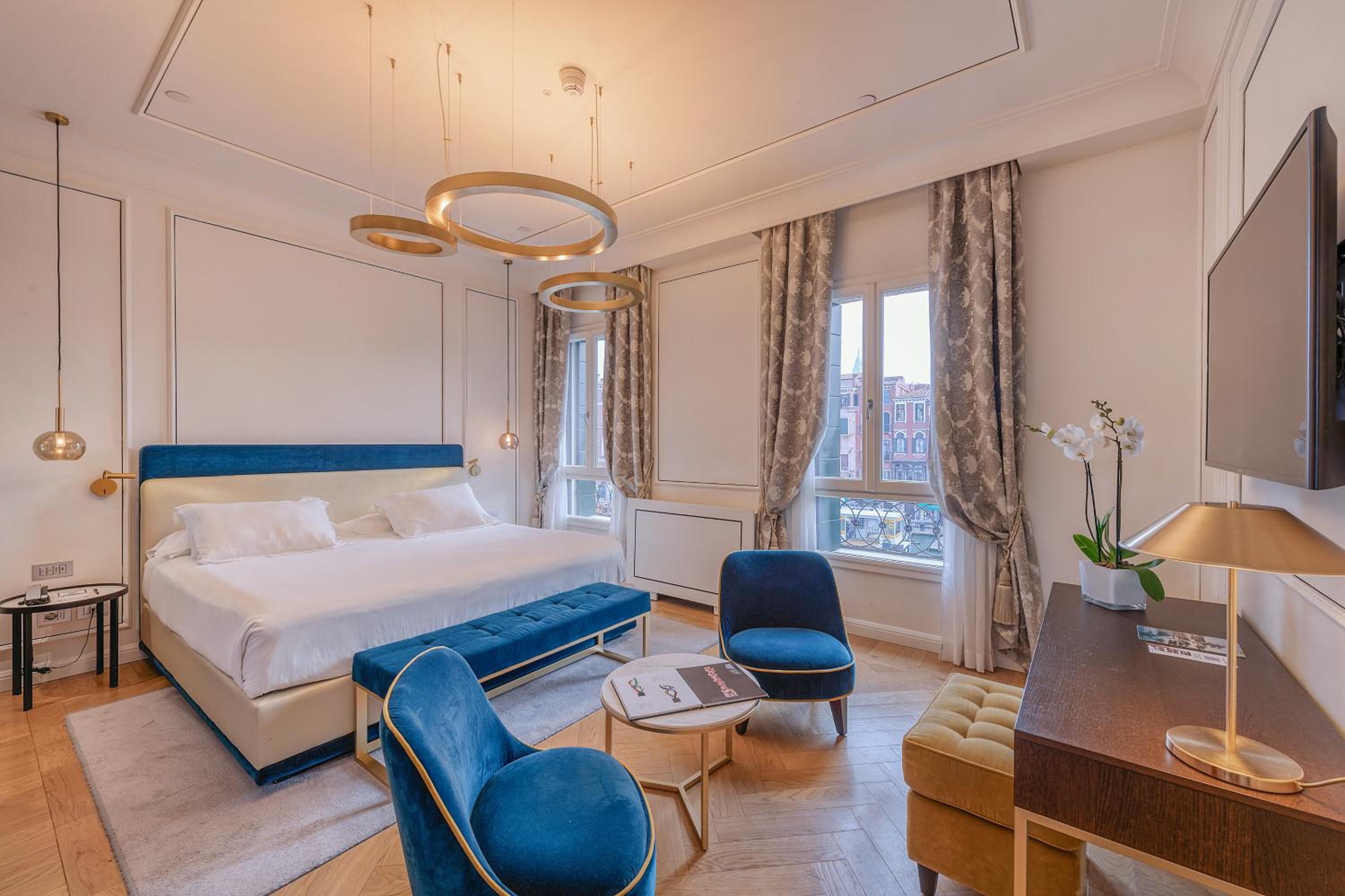 Suite with Canal View