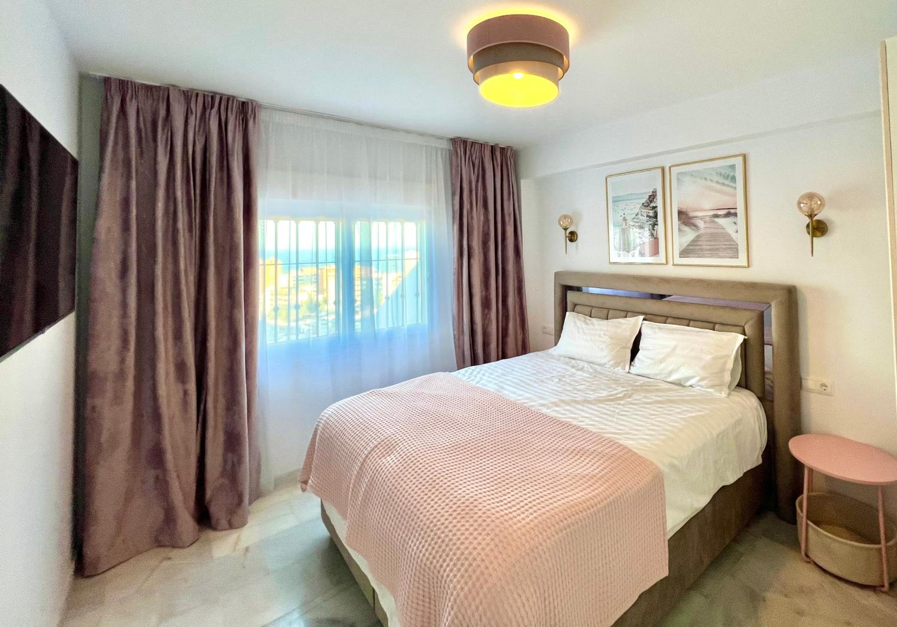 Five-Bedroom House photo 2