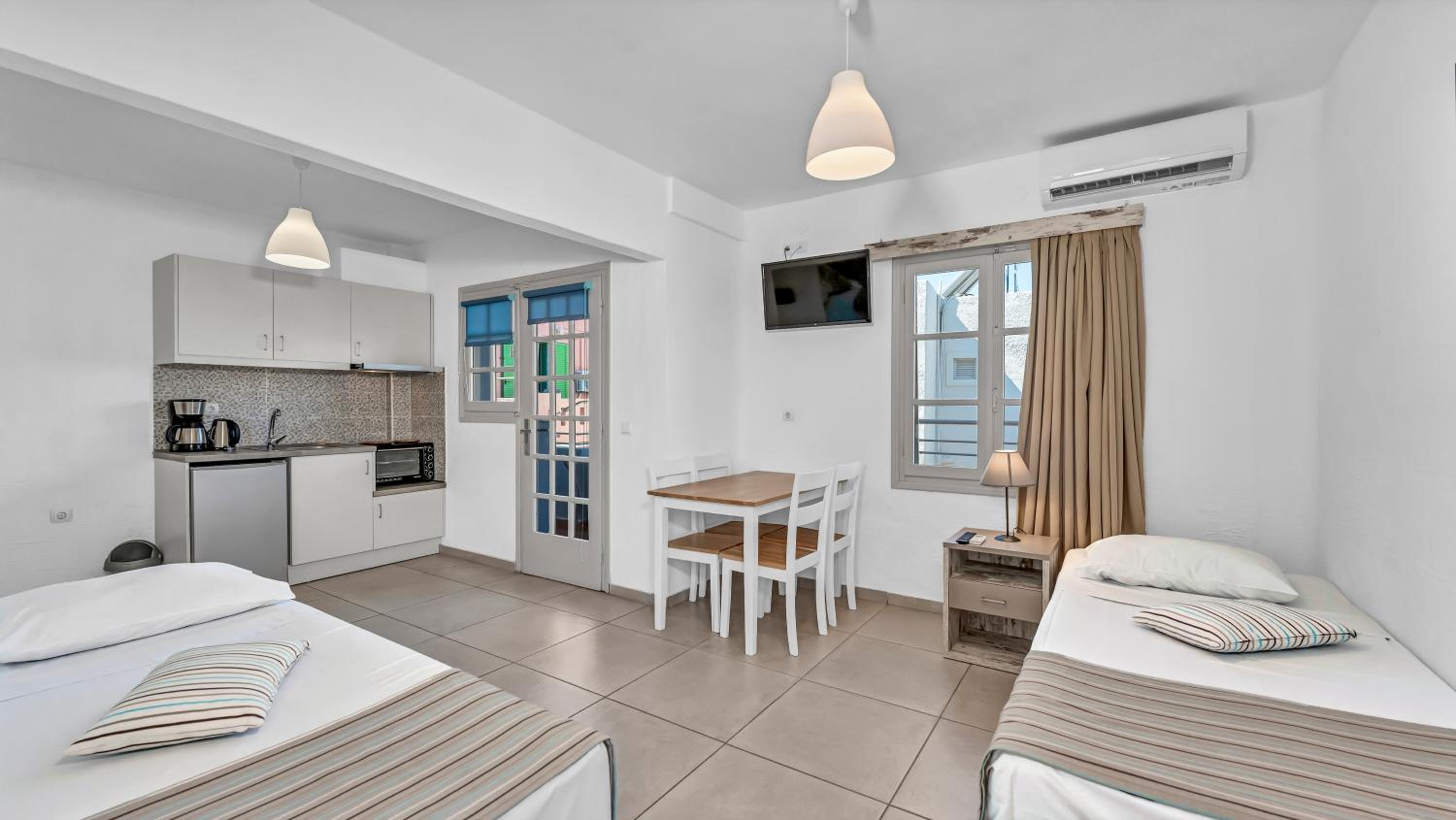 Junior Suite (Quadruple) Bedroom & Living Room photo 1