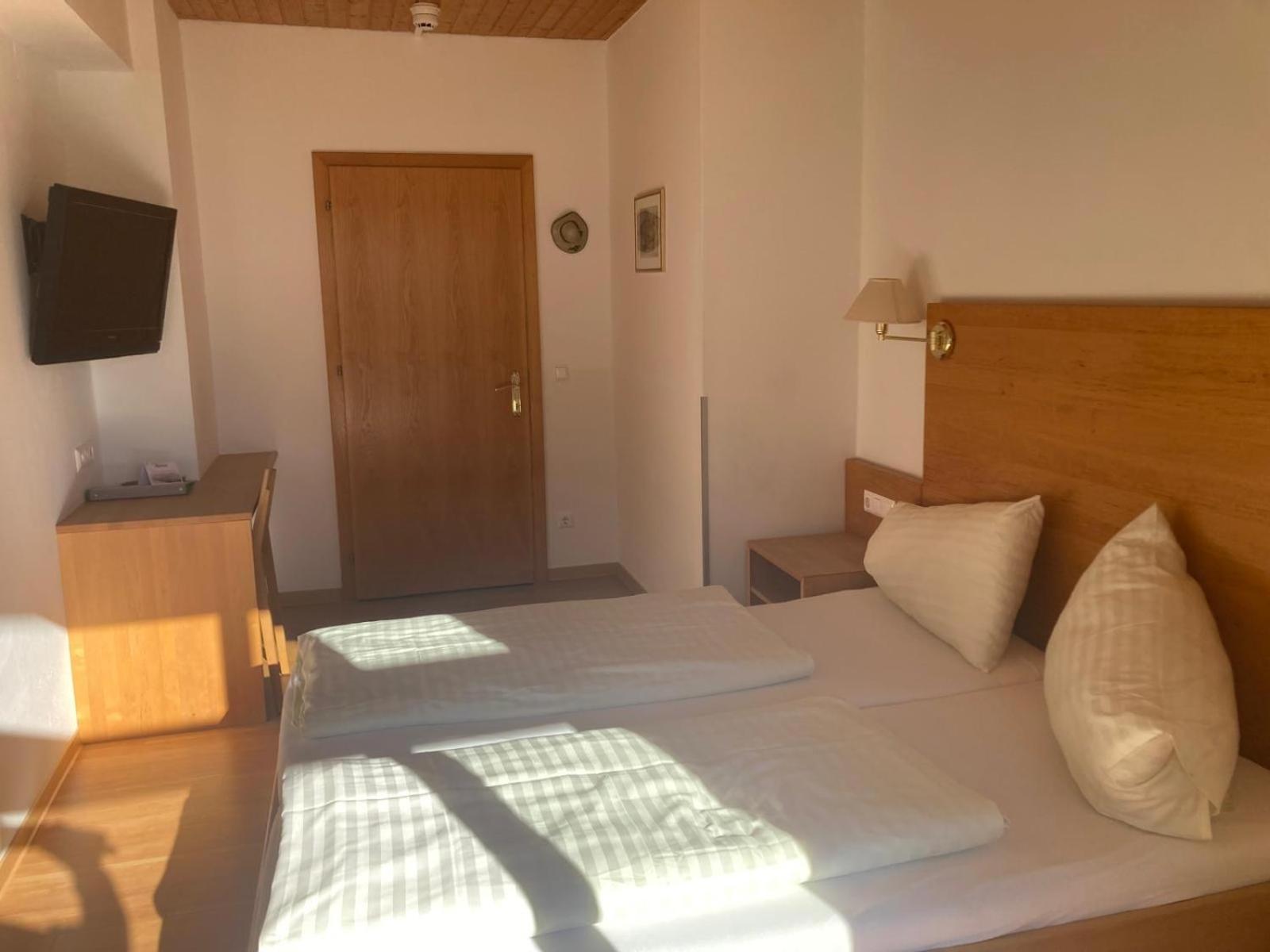 Standard Double Room photo 3