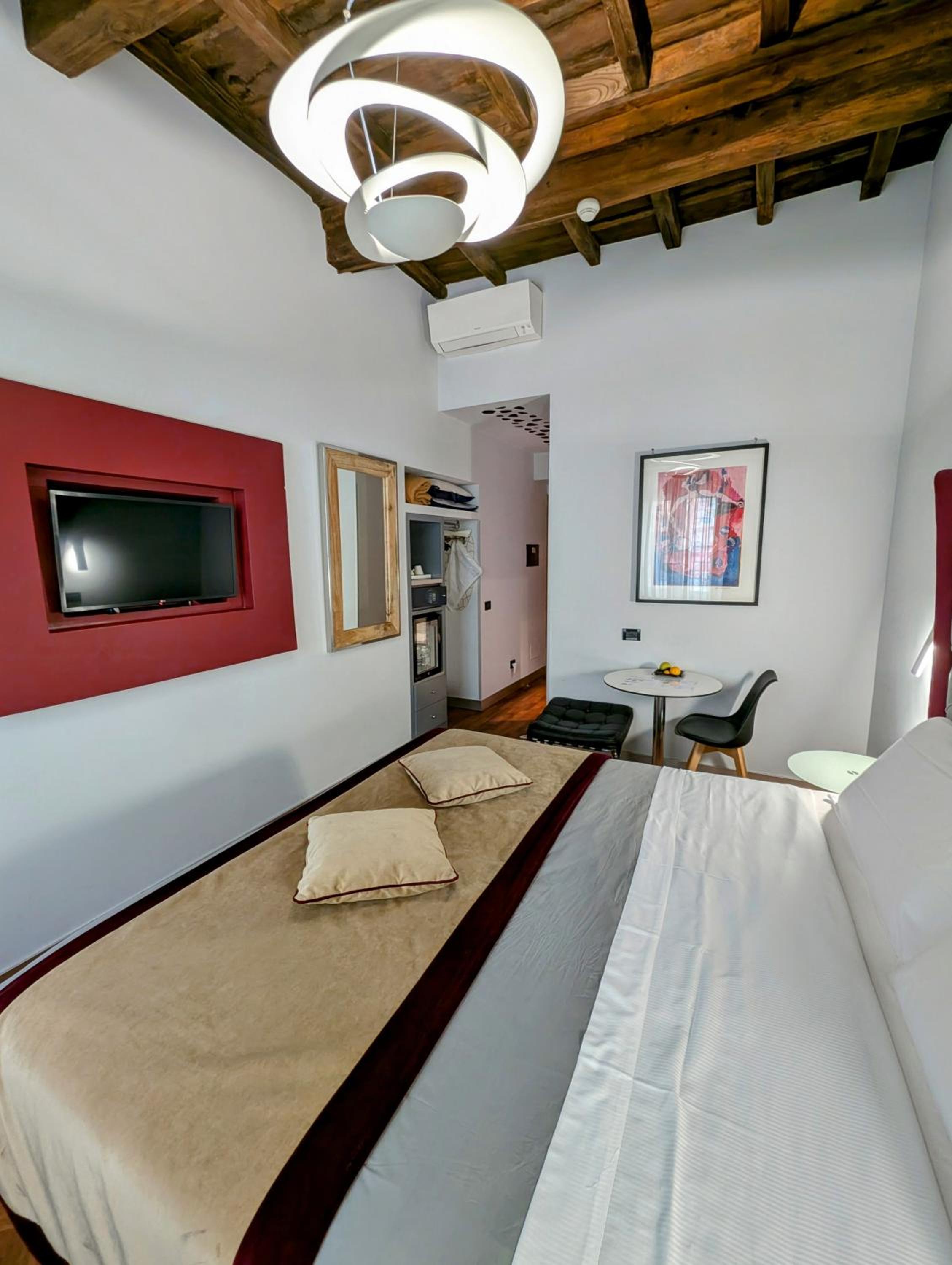 Deluxe Double or Twin Room with Spa Bath photo 3