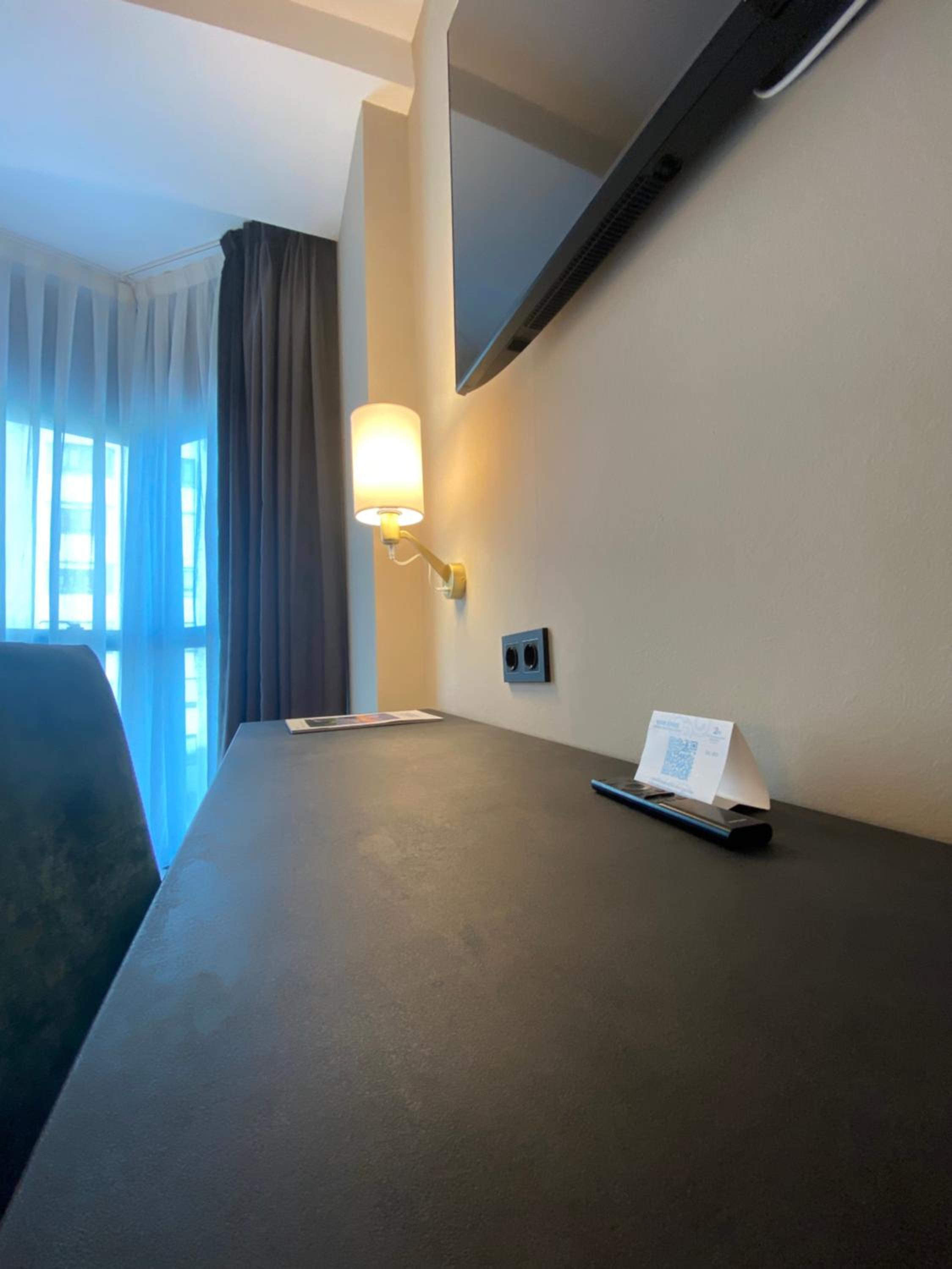 Standard Double or Twin Room - Photo 10