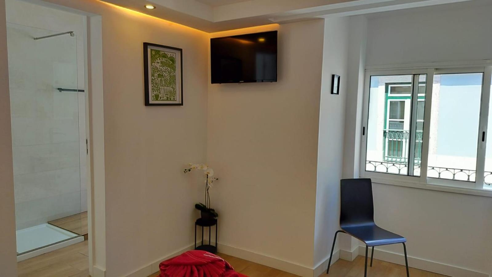 Family Room with Private Bathroom photo 1
