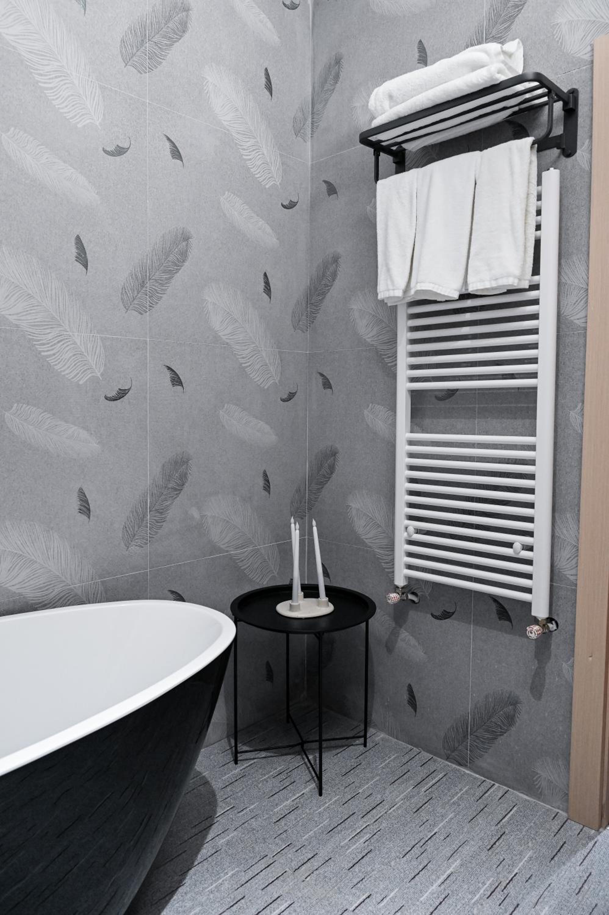Deluxe Family Suite - Photo 14