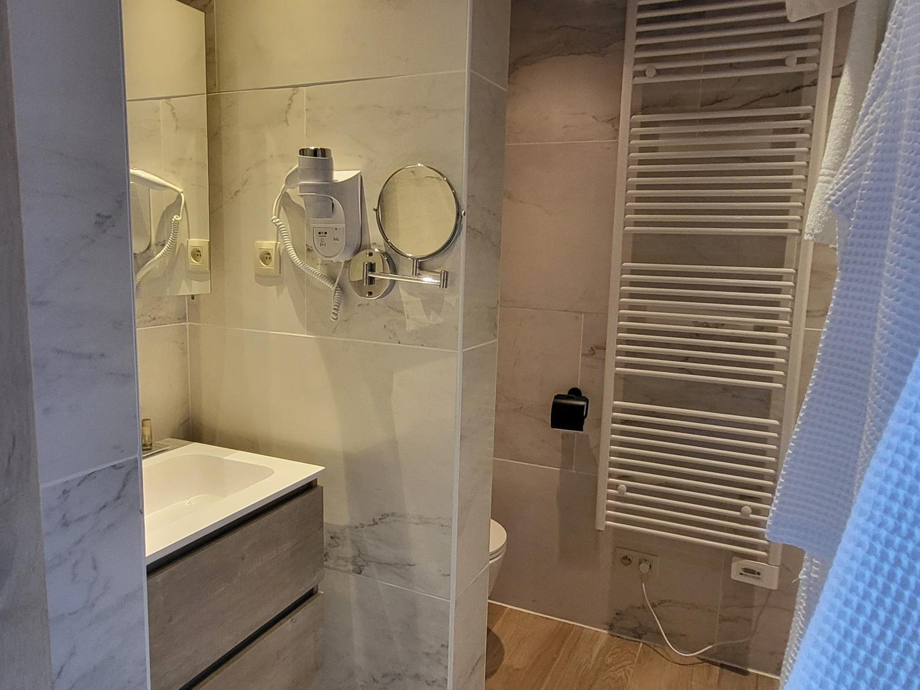 Luxury Quadruple Room - Photo 5