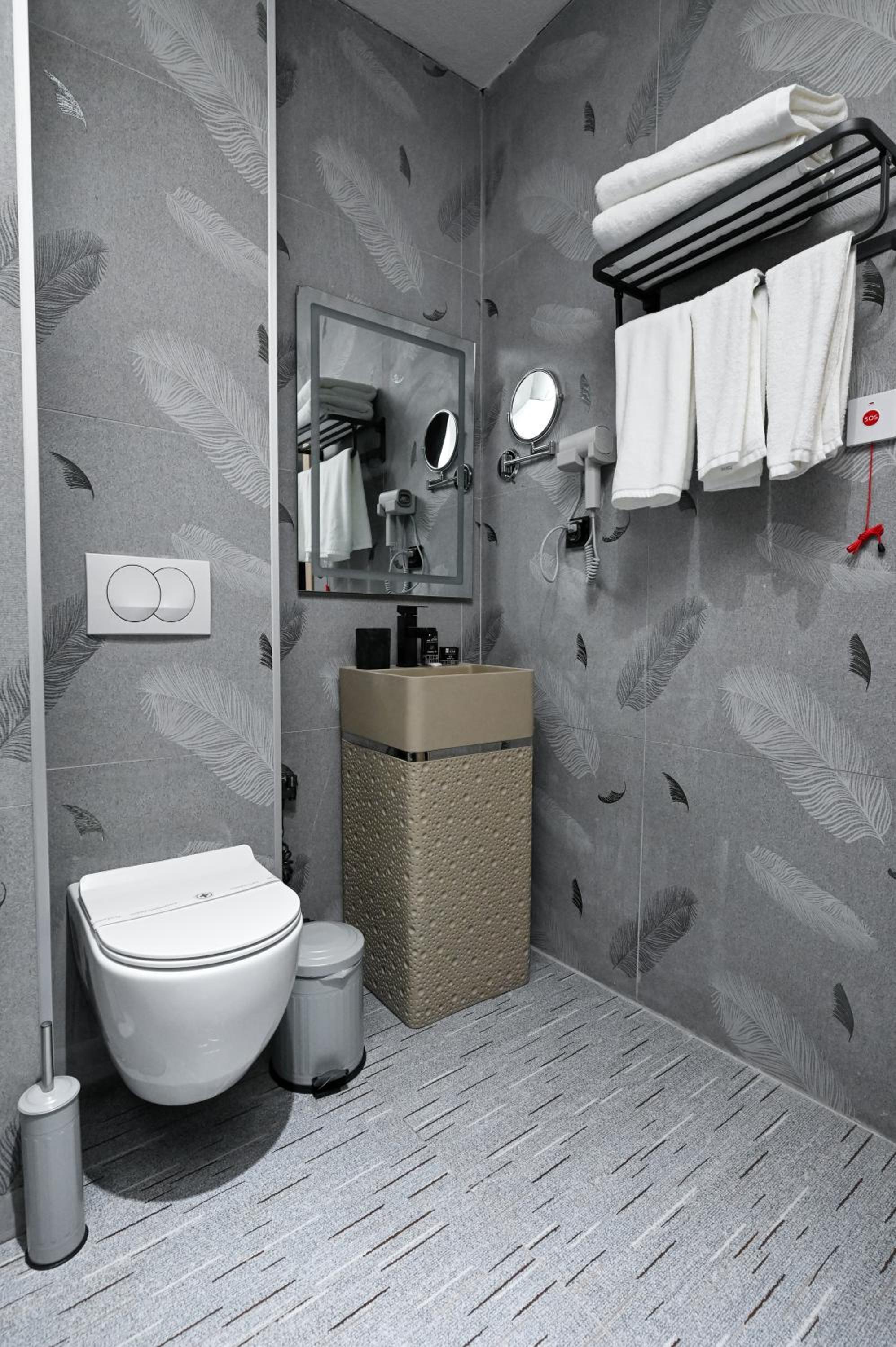 Deluxe Family Suite - Photo 4