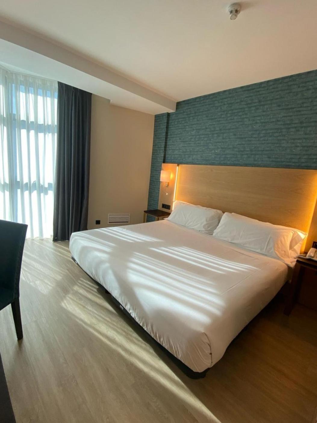 Standard Double or Twin Room - Photo 13