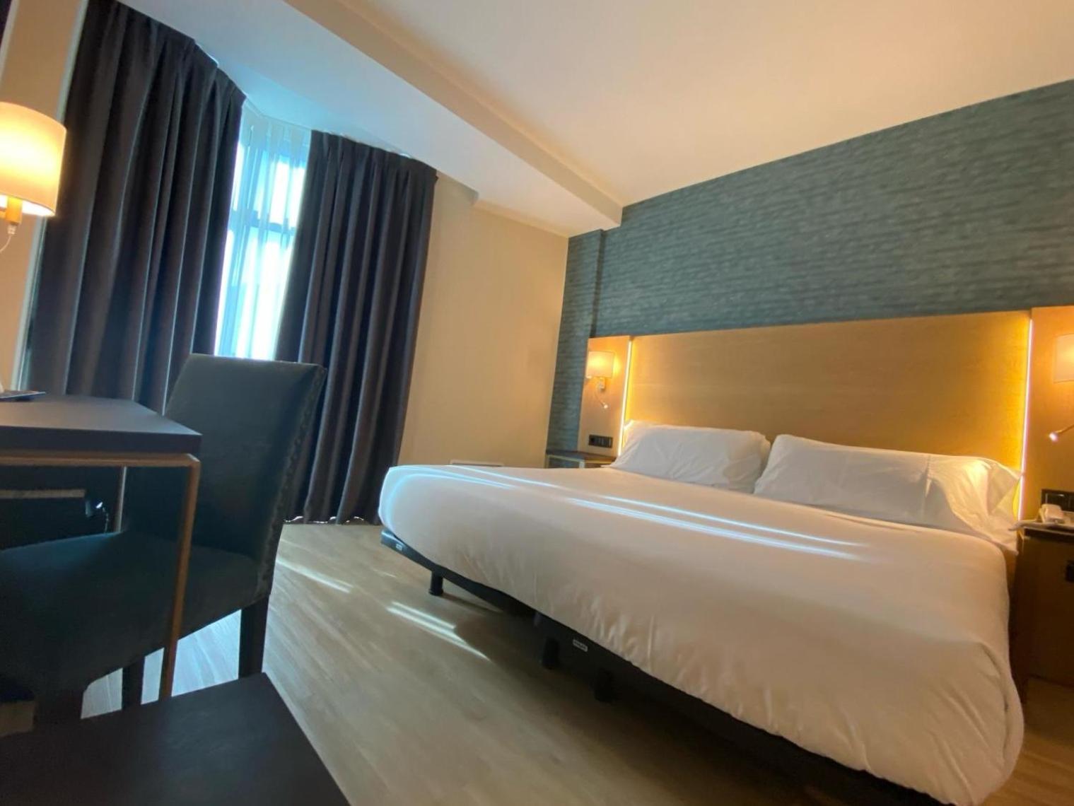 Standard Double or Twin Room - Photo 2