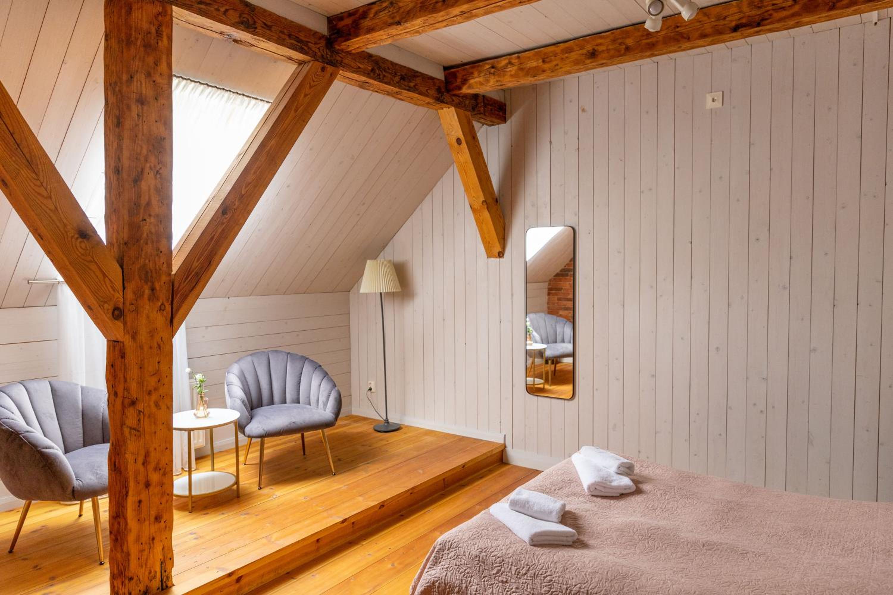 Queen Room with Shared Bathroom