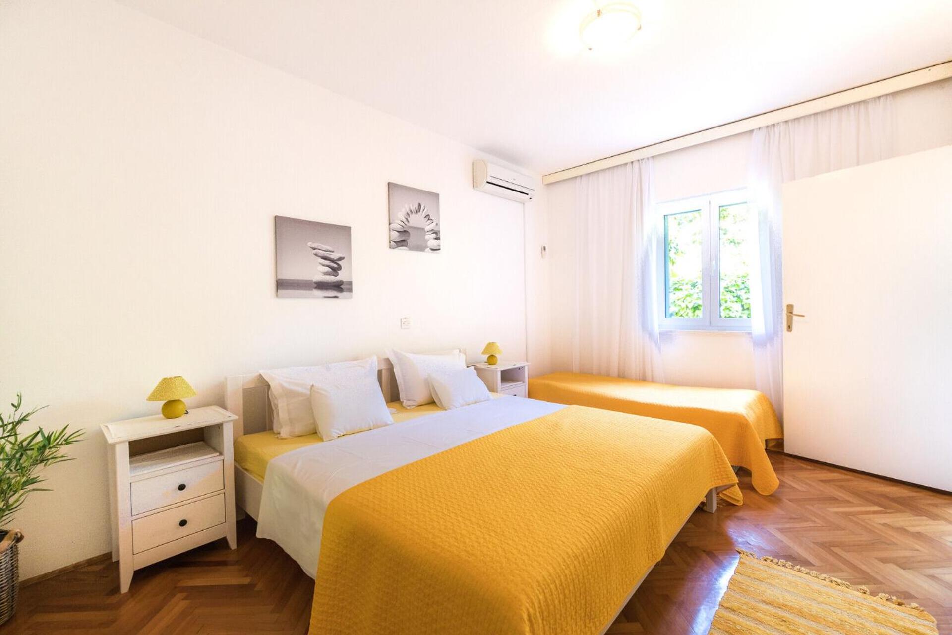 One-Bedroom Apartment with Terrace photo 1