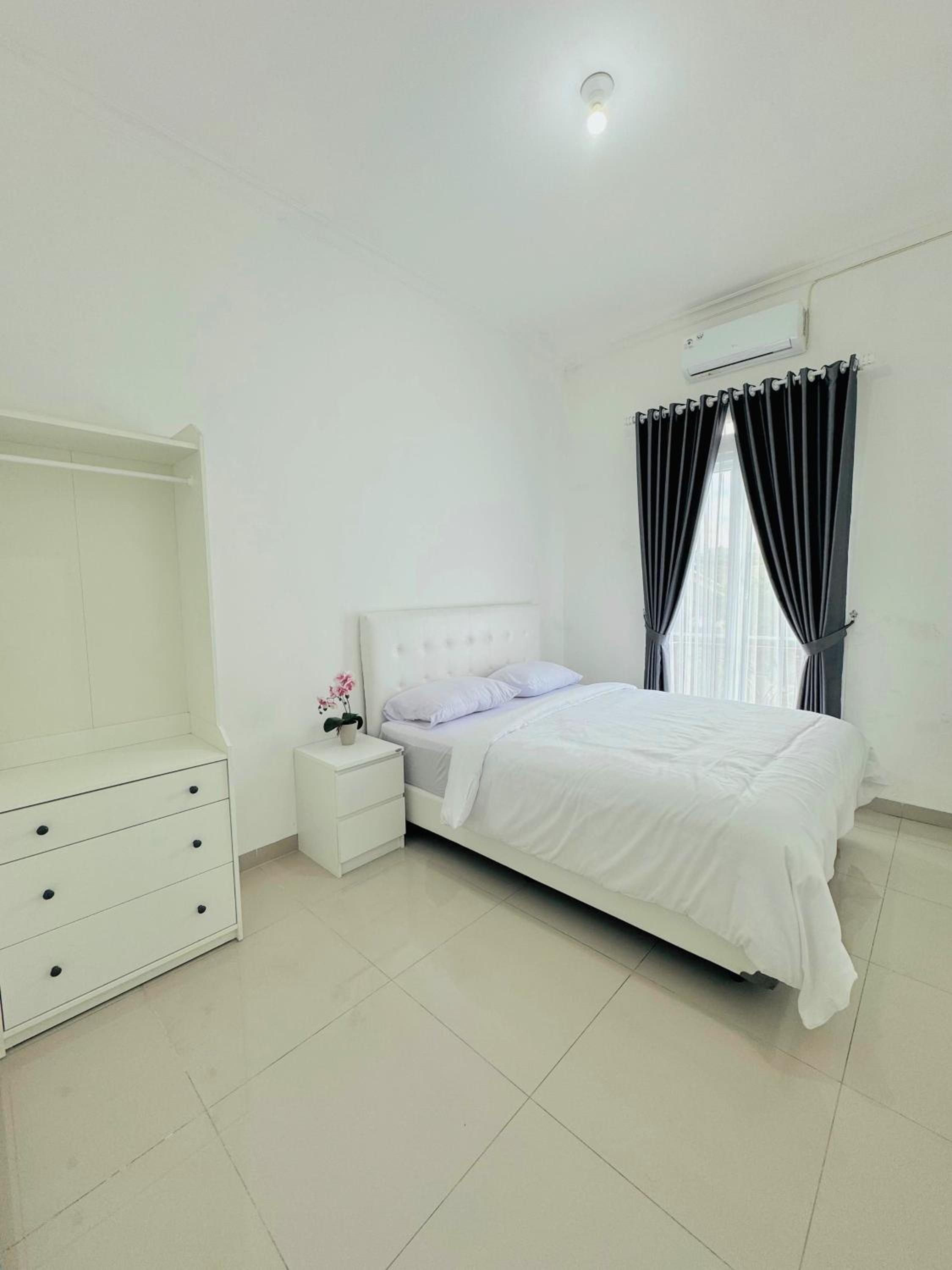 Three-Bedroom Villa photo 1