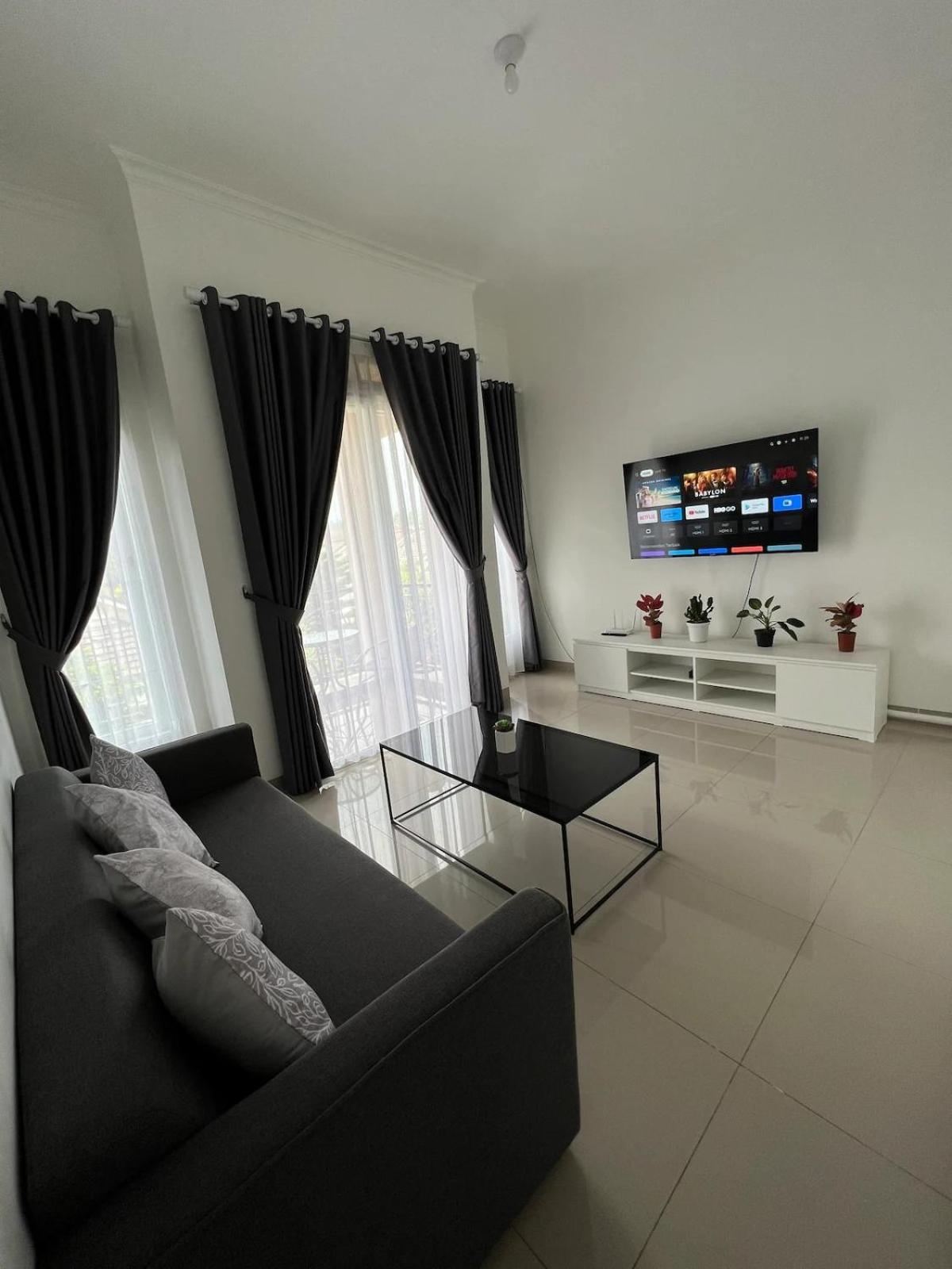 Three-Bedroom Villa photo 3