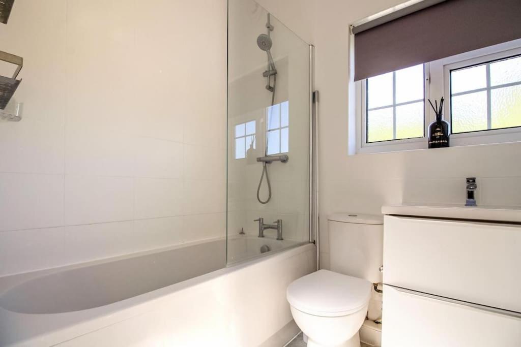 Three-Bedroom Apartment photo 2