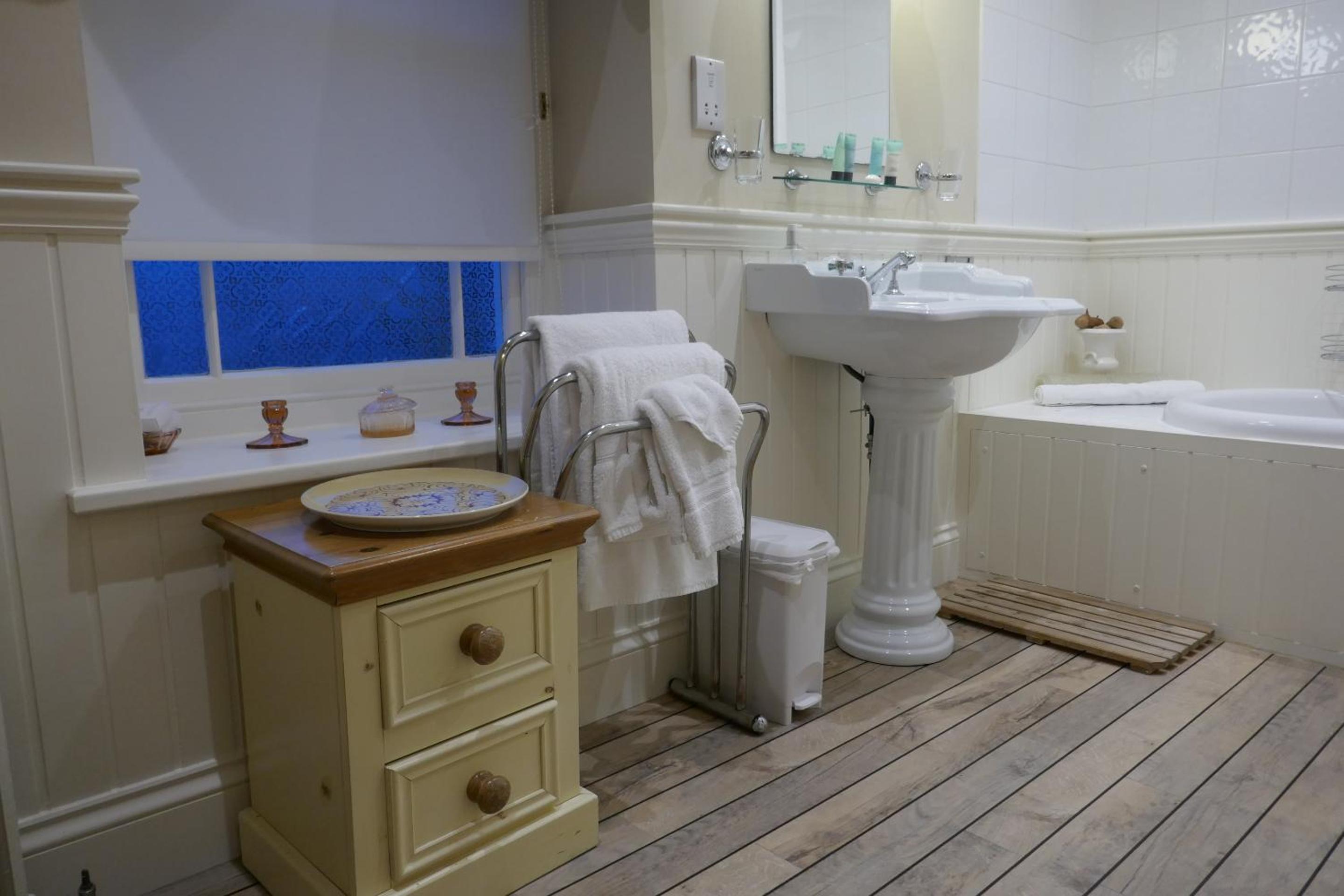 Standard Twin Room - Photo 5