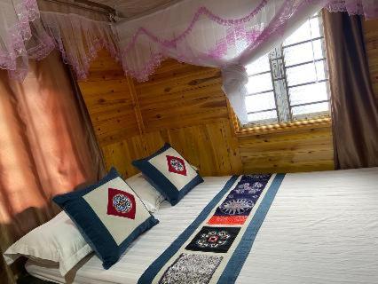 Double or Twin Room with Mountain View photo 2