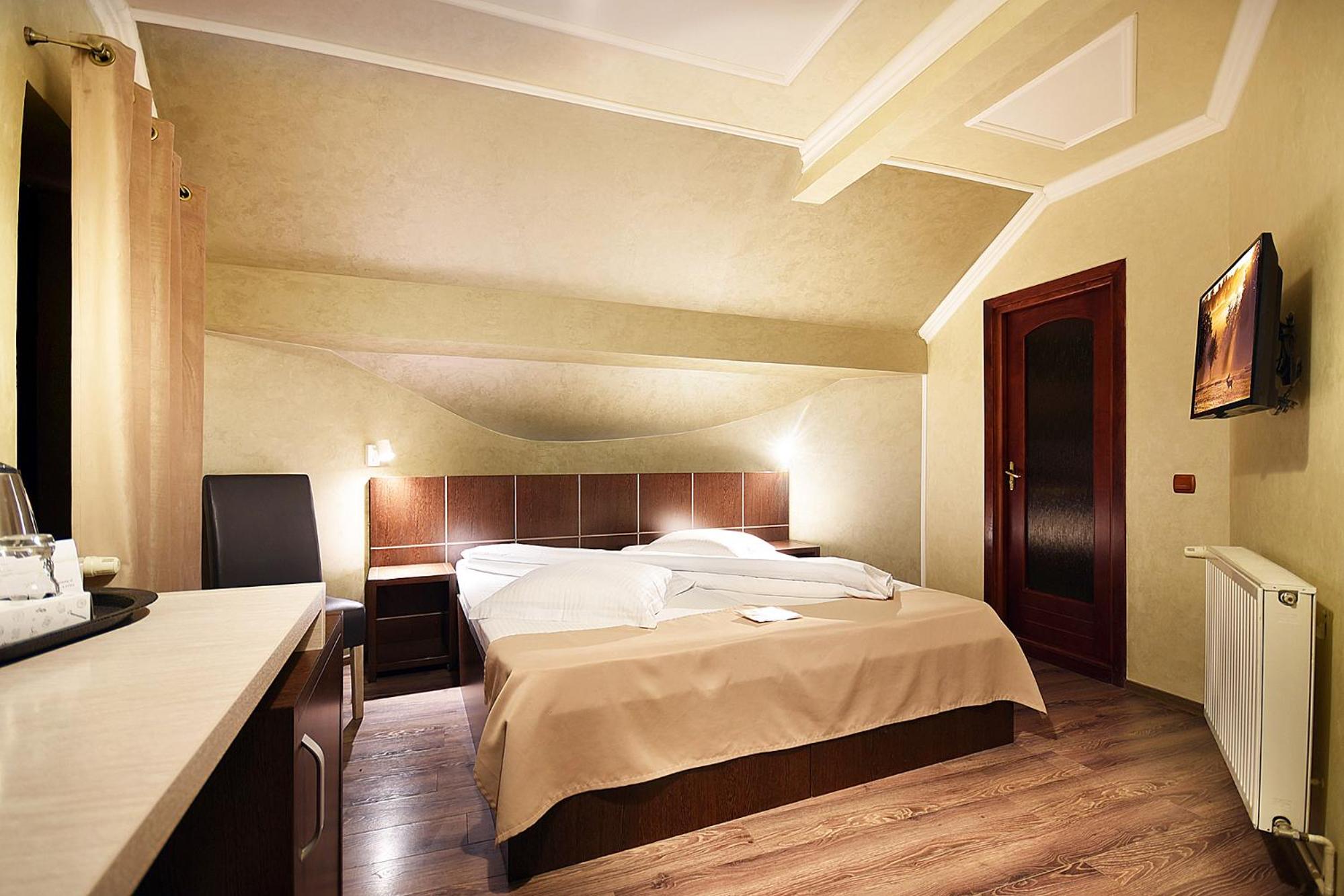 Double Or Twin Room photo 3