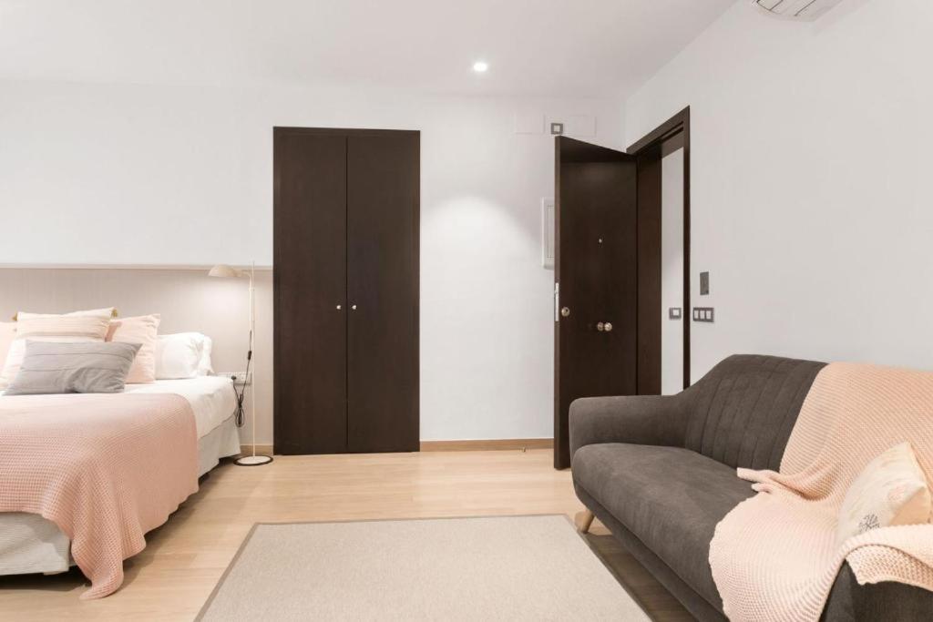 Two-Bedroom Deluxe Apartment photo 2