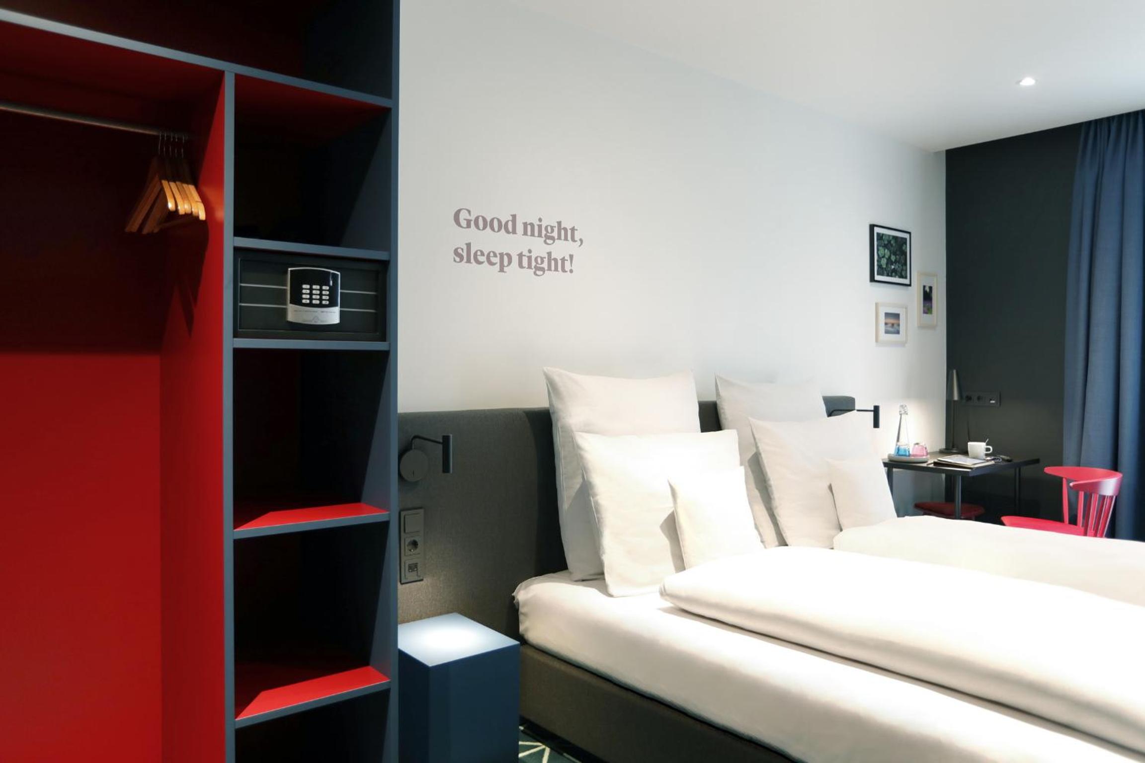 Queen Room photo 1