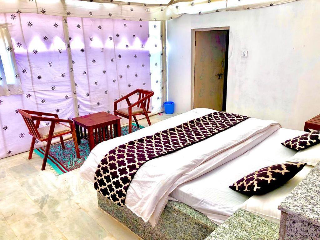 Deluxe Double Room (2 Adults + 1 Child) photo 1