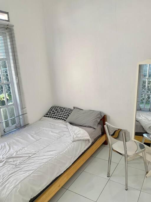 Three-Bedroom House photo 3