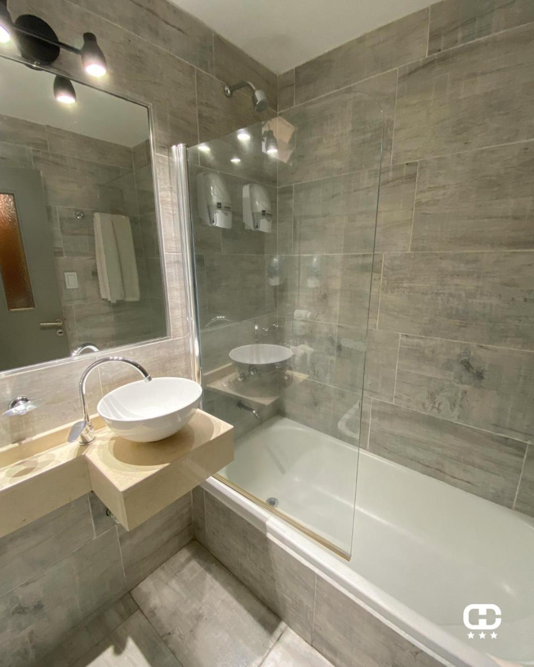 Triple Room (3 Beds) photo 2