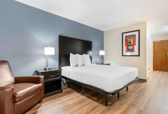 Queen studio with 1 Queen Bed - Disability Access/Non-Smoking - Photo 4