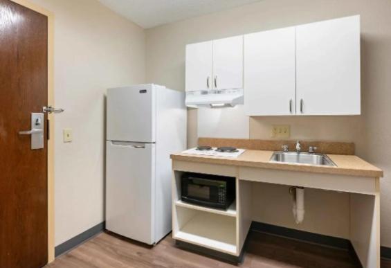 Queen studio with 1 Queen Bed - Disability Access/Non-Smoking - Photo 2