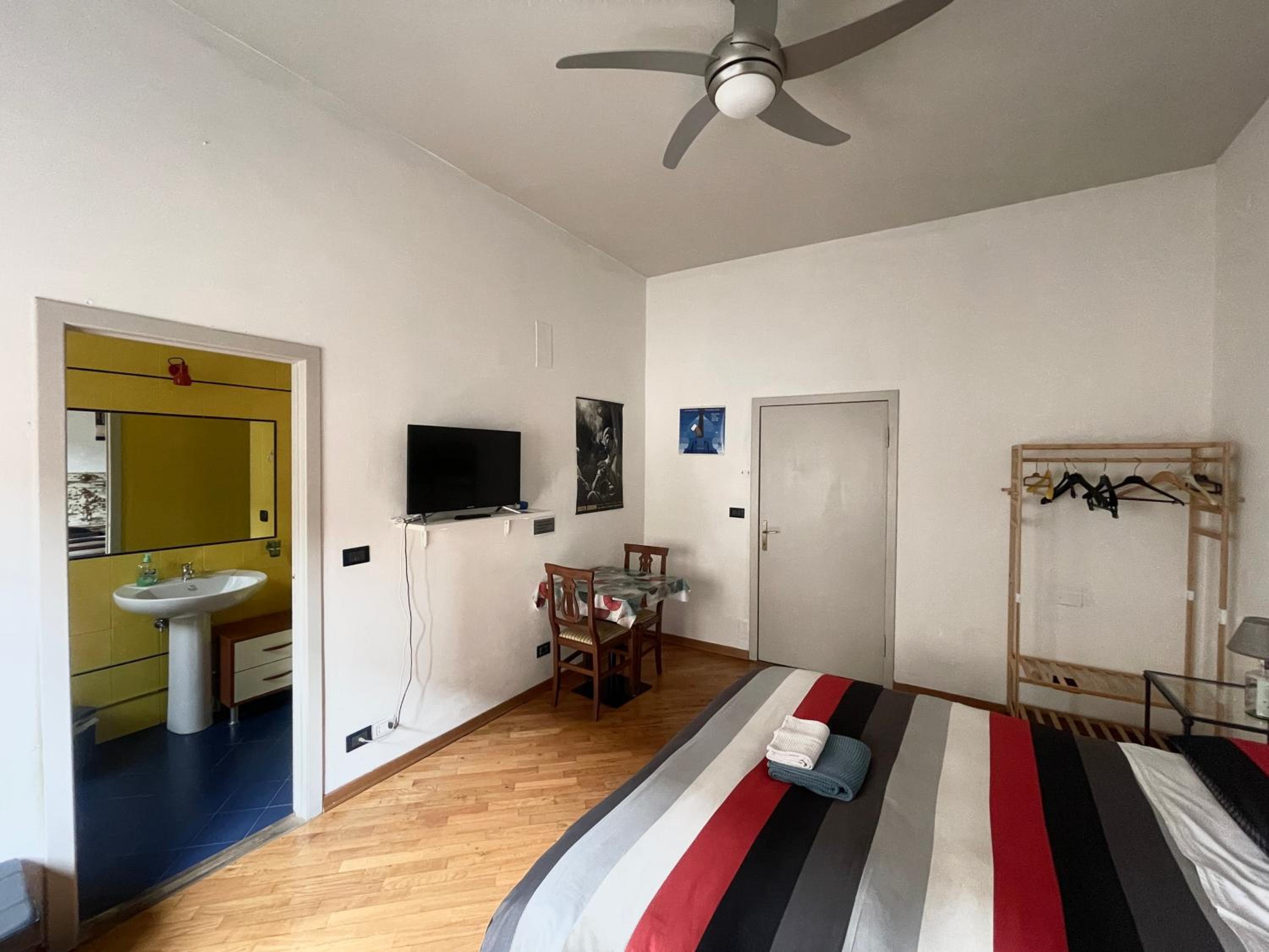 Double Room with Private Bathroom photo 3