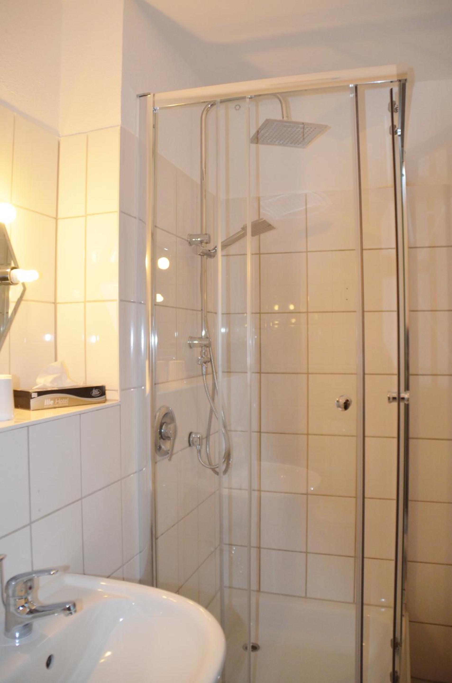 Standard Double Room - Photo 2