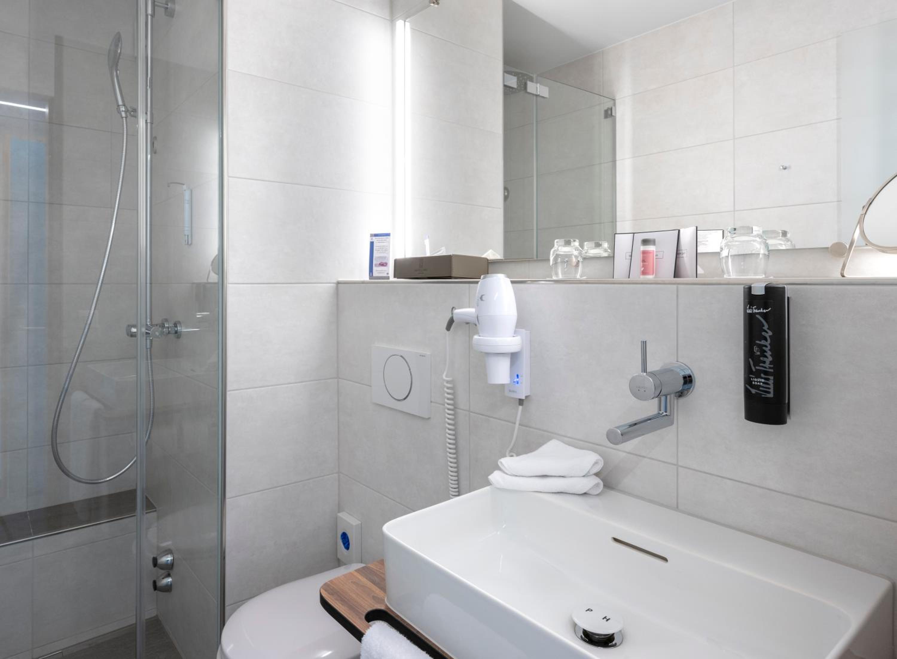 Deluxe Twin Room - Photo 15