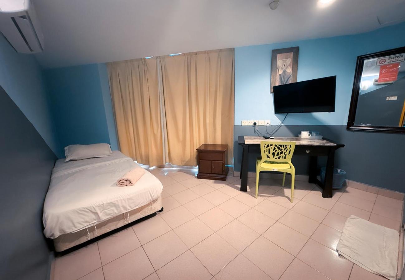Single Room with Private Bathroom photo 3