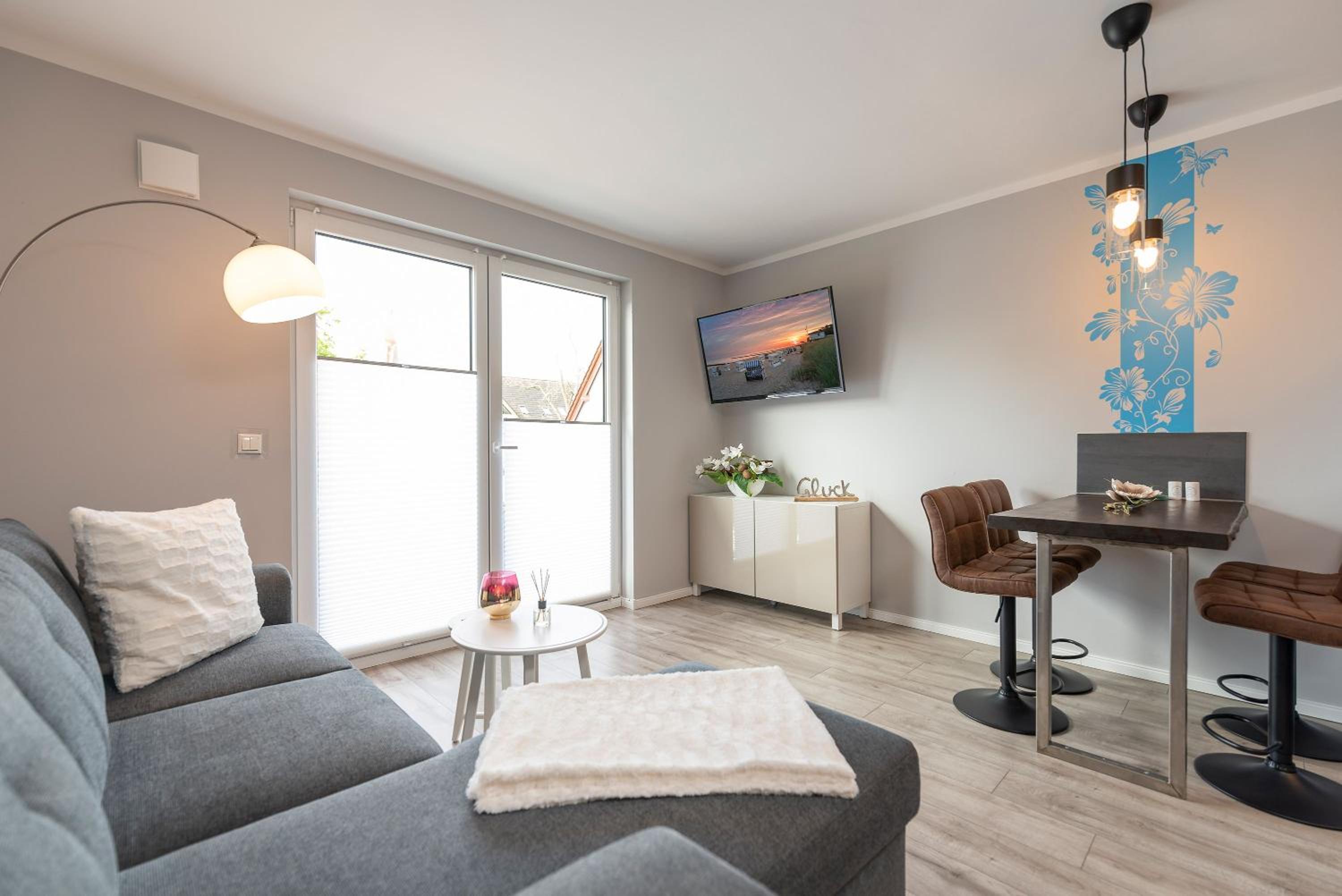 Two-Bedroom Apartment with Balcony photo 3