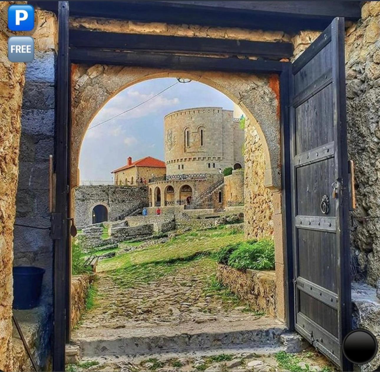 Two-Bedroom Apartment with Mountain View