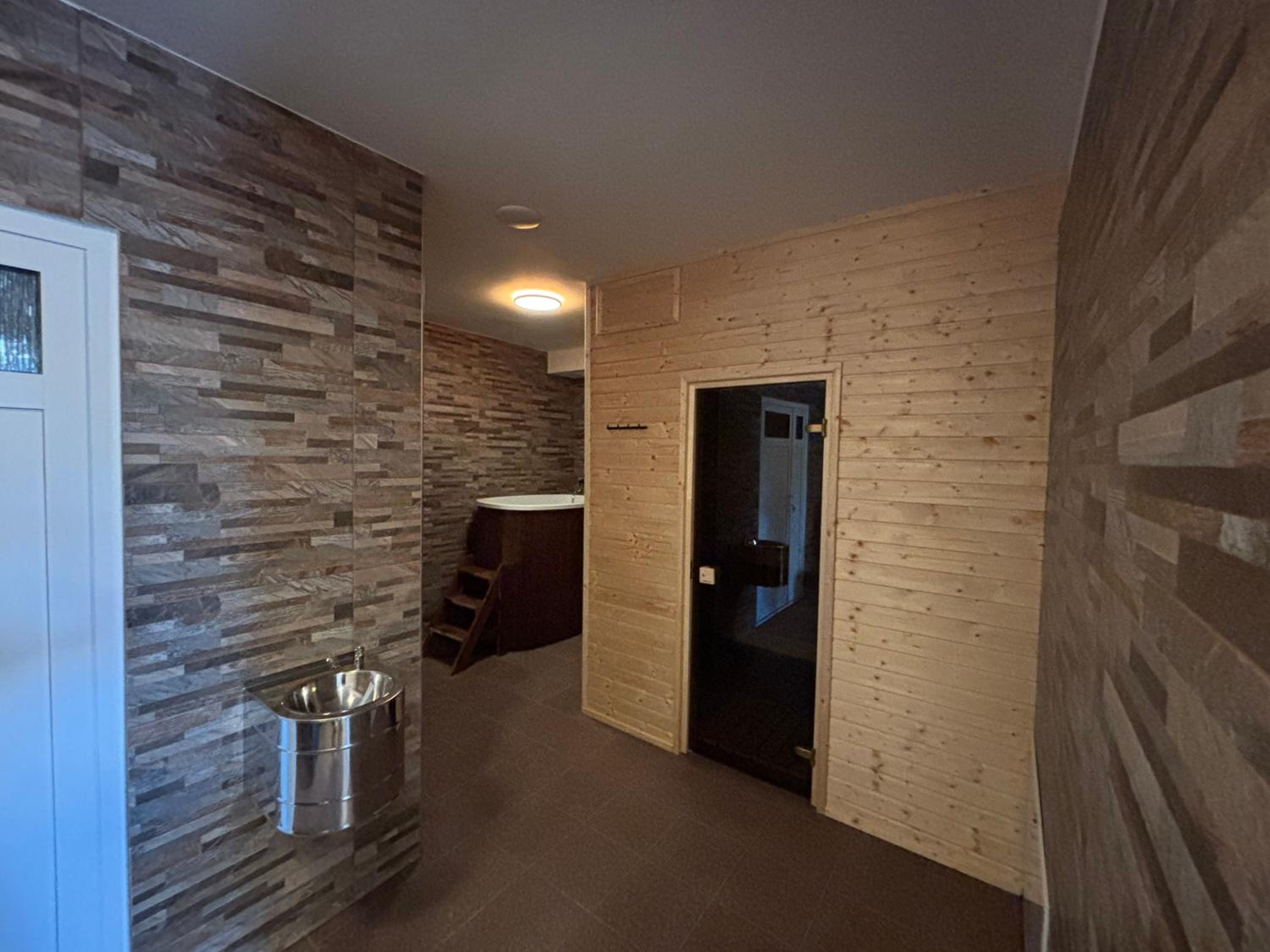 Budget Twin Room - Photo 57