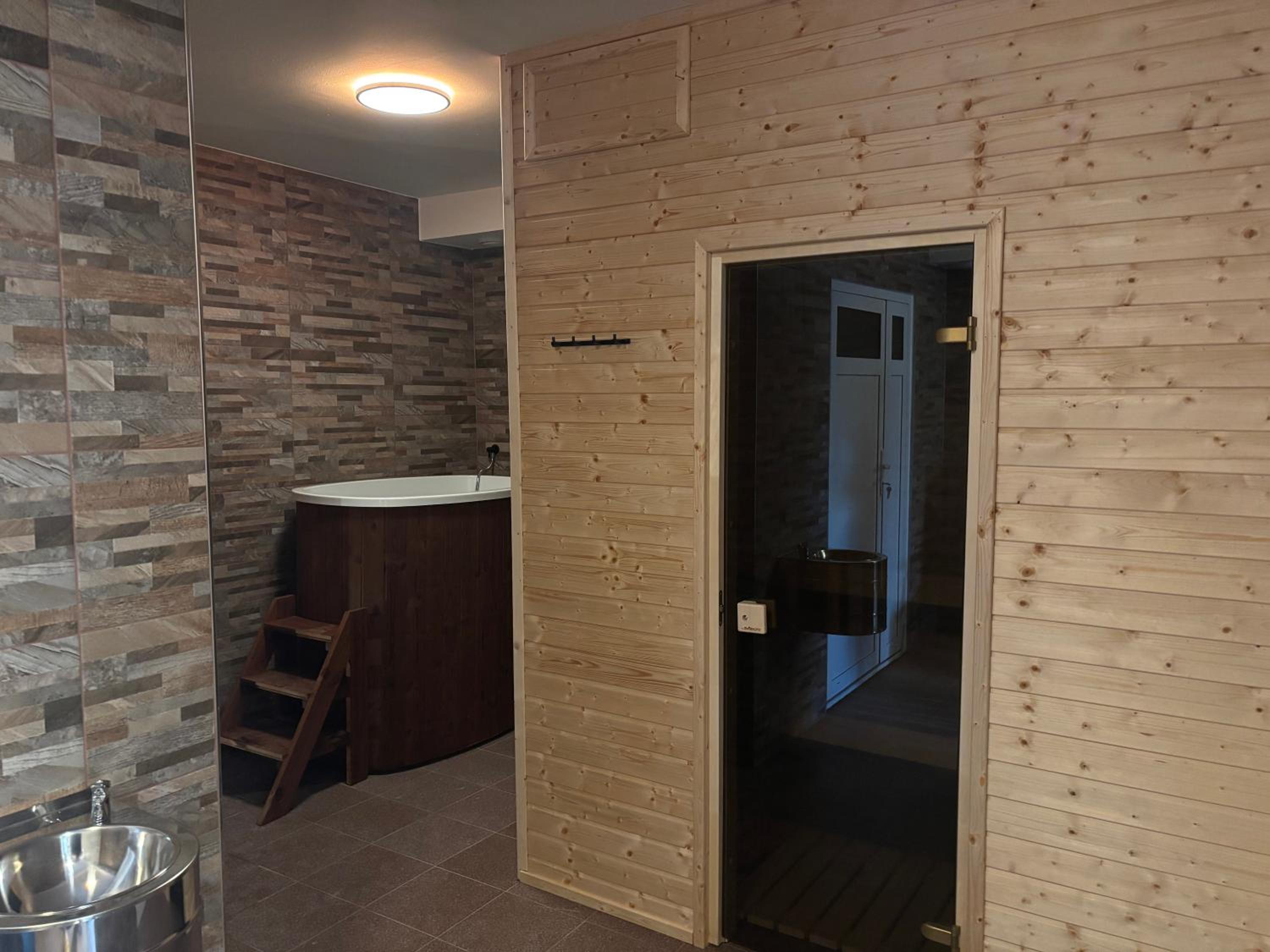 Budget Twin Room - Photo 55