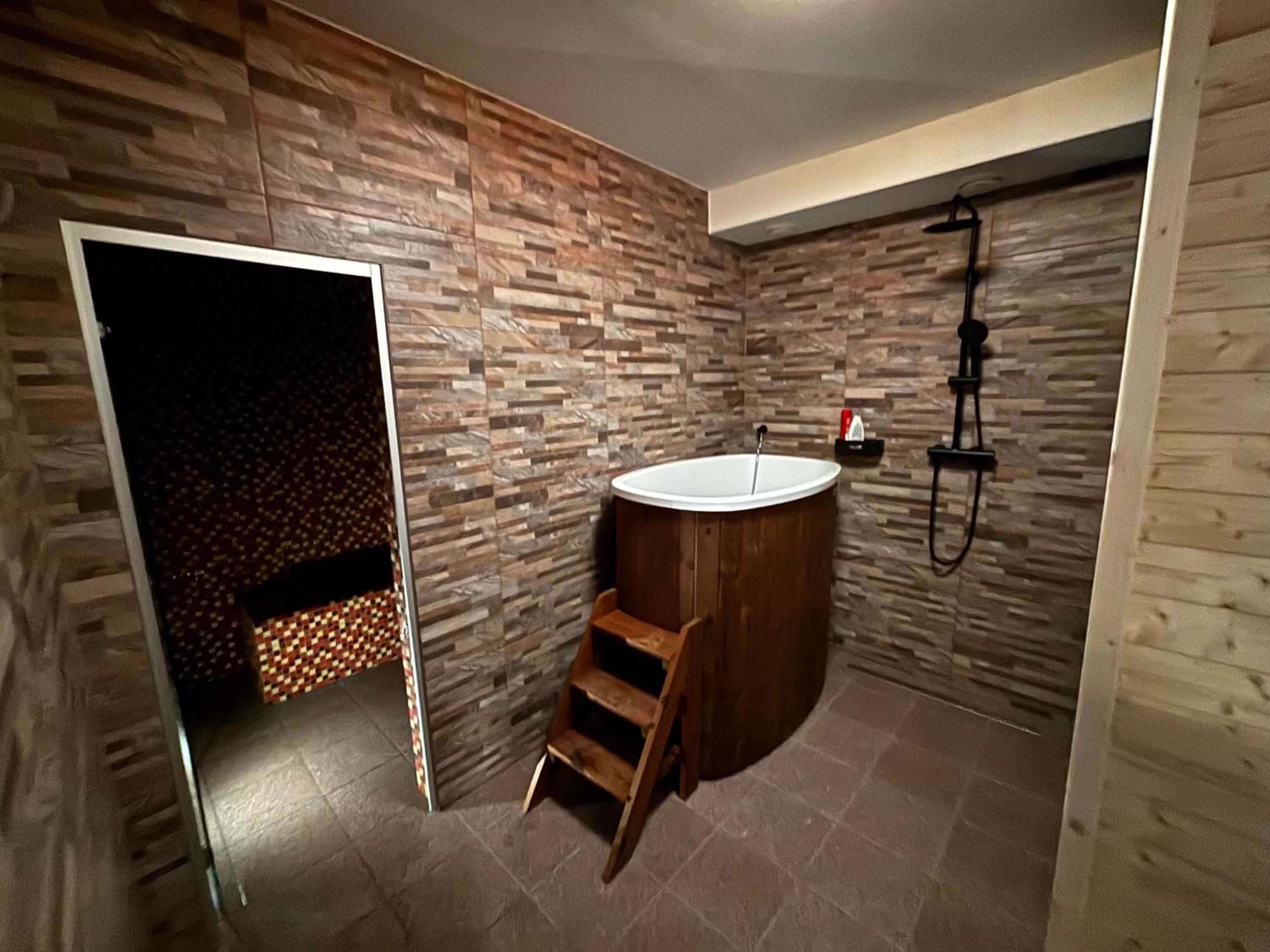 Budget Twin Room - Photo 54