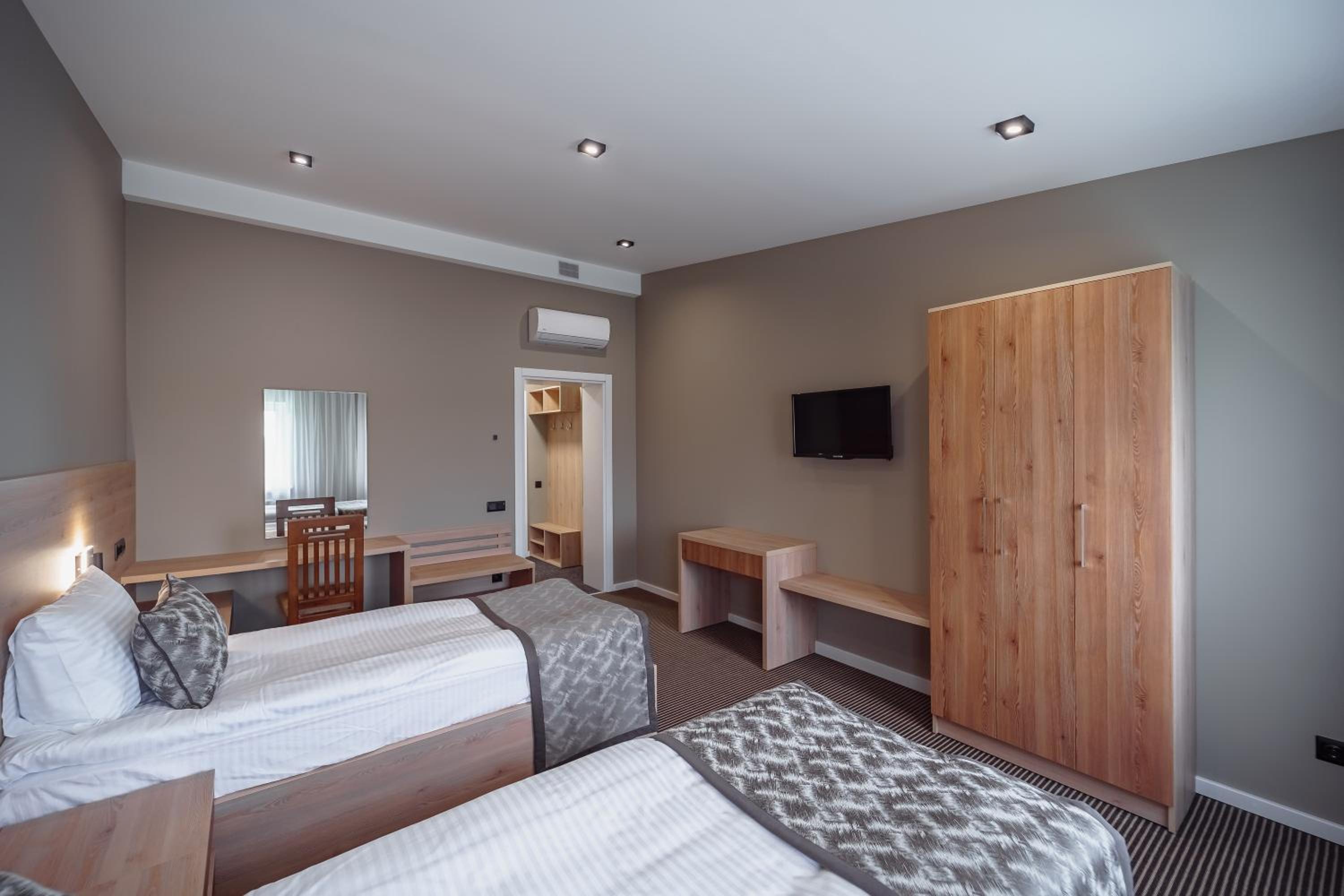 Twin Room with Shower
