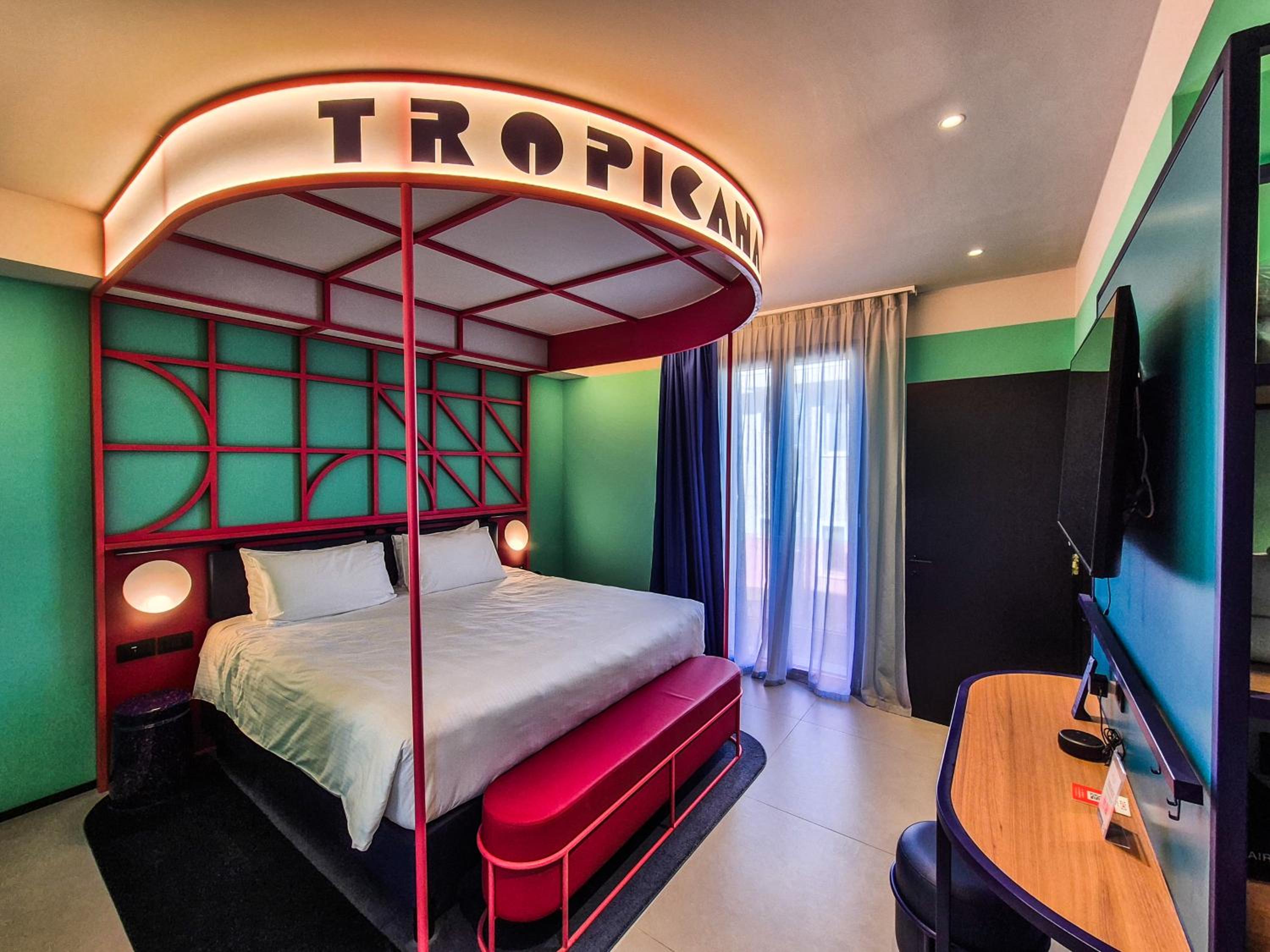 Queen Suite - Photo 12
