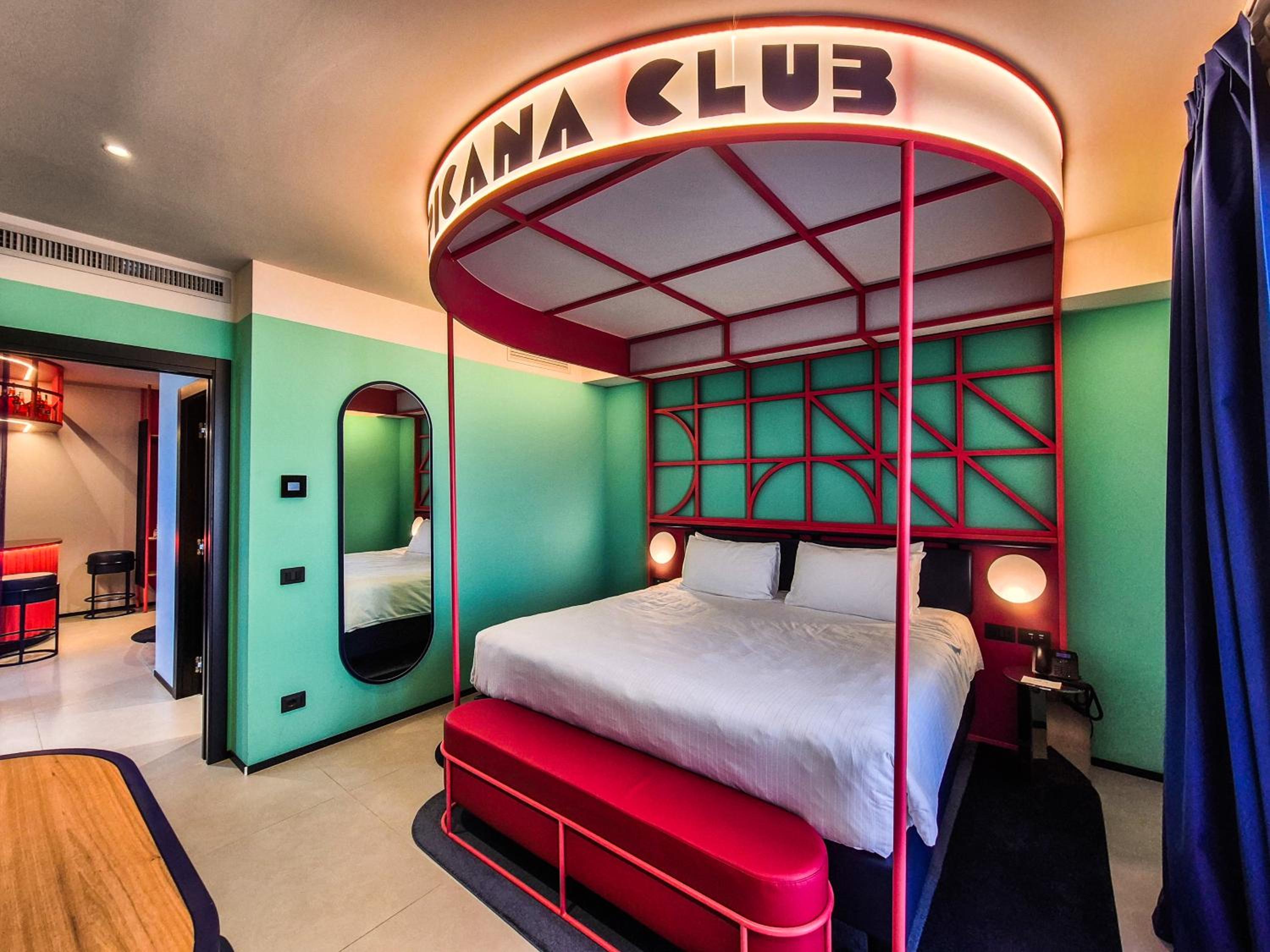 Queen Suite - Photo 14