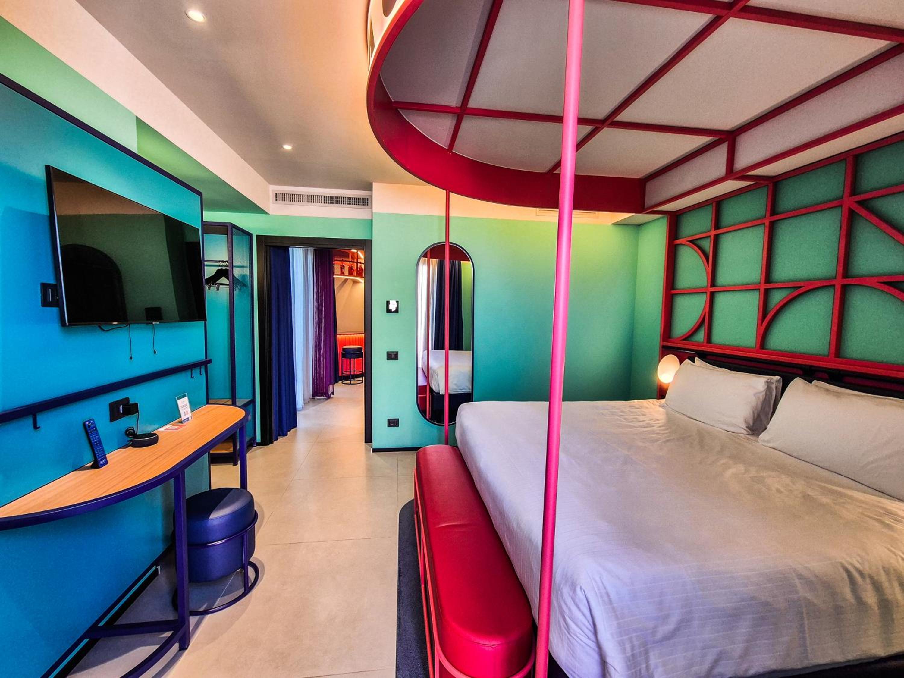 Queen Suite - Photo 15