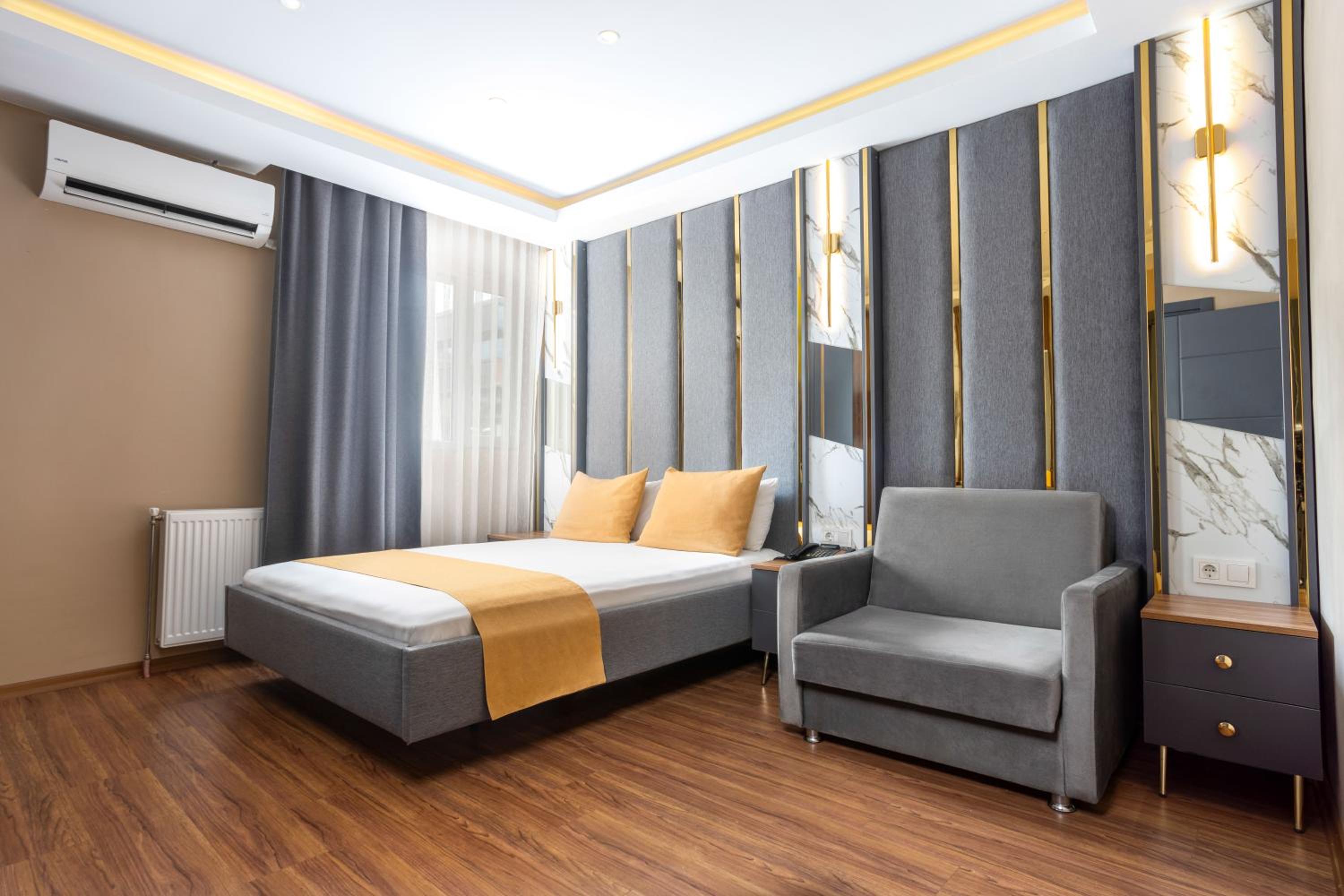 Large Double Room photo 1