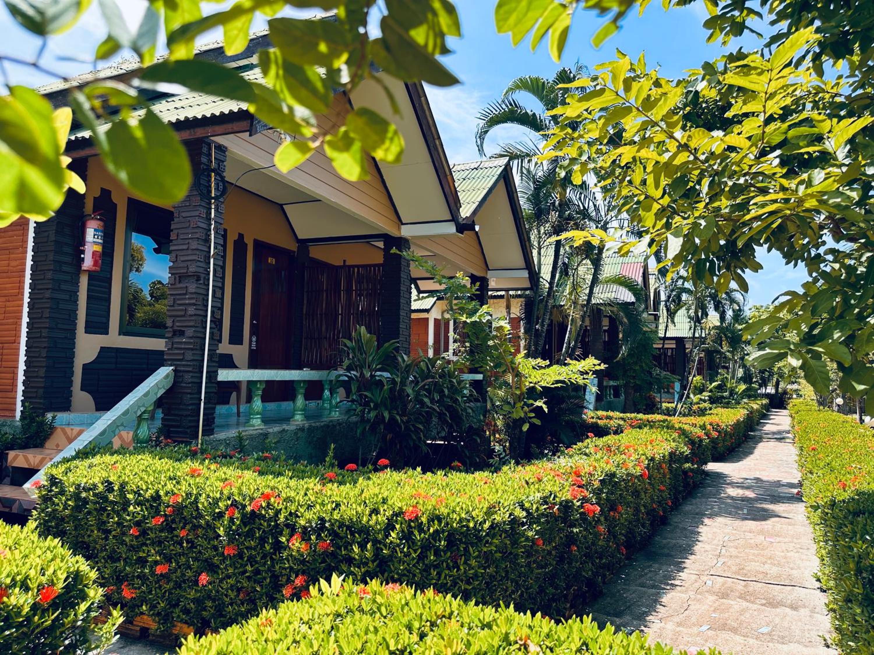 Bungalow with Garden View photo 2