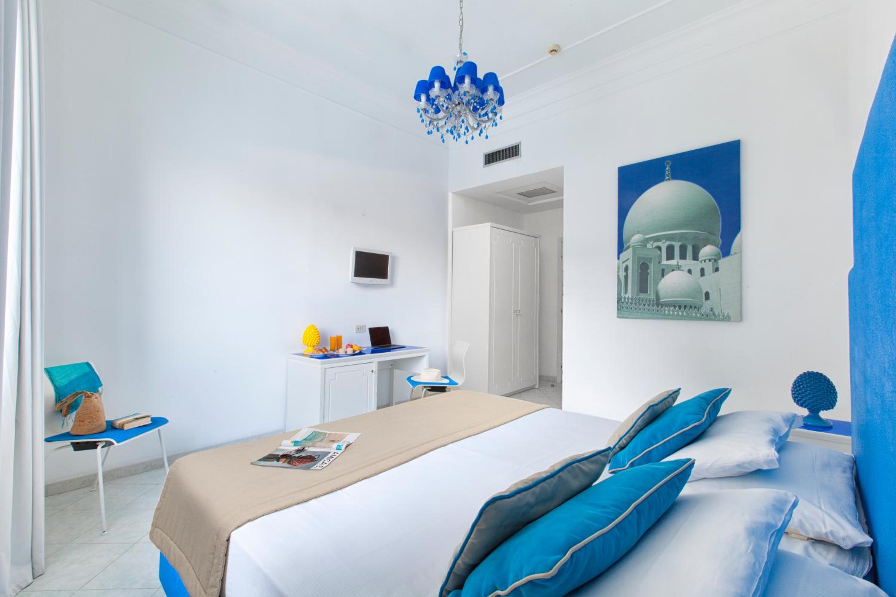 Double or Twin Room with Sea View